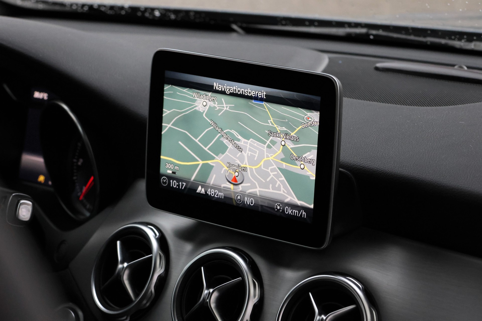 MERCEDES-BENZ GLA 200 d Swiss Star Edition AMG 4Matic 7G-DCT (CH) *Grey Magno*-image-18