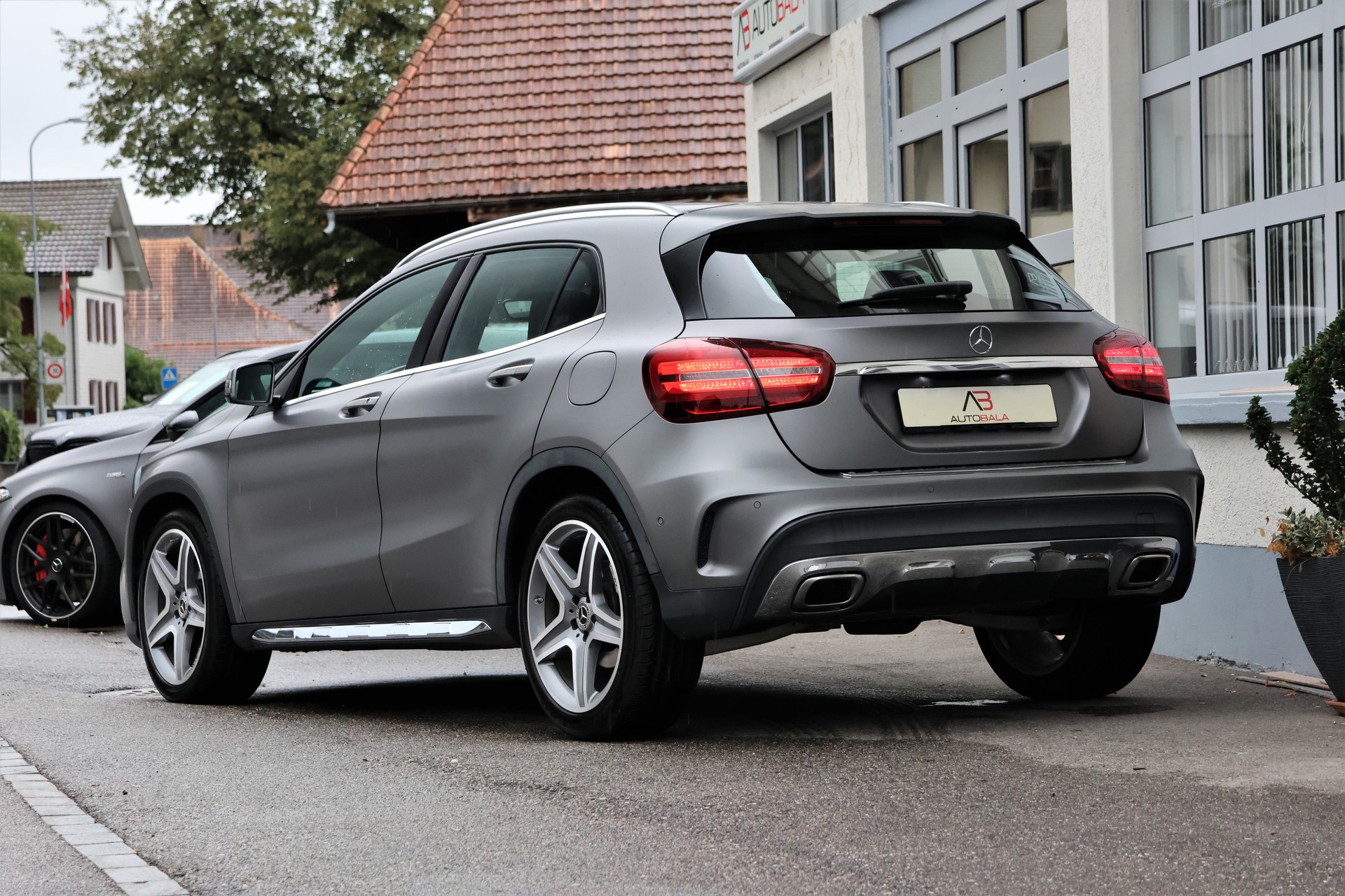 MERCEDES-BENZ GLA 200 d Swiss Star Edition AMG 4Matic 7G-DCT (CH) *Grey Magno*-showroom-element-2