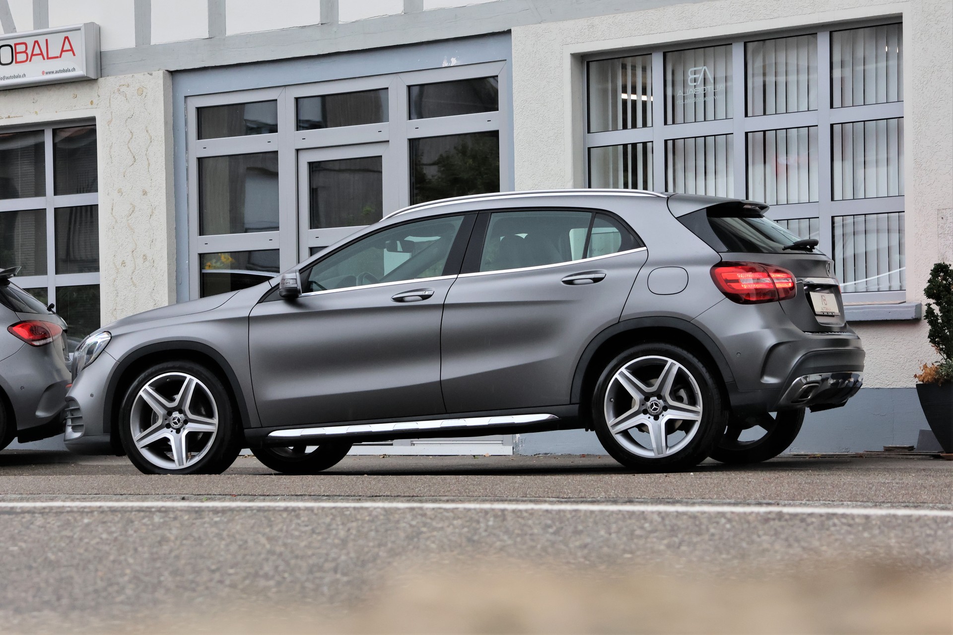 MERCEDES-BENZ GLA 200 d Swiss Star Edition AMG 4Matic 7G-DCT (CH) *Grey Magno*-showroom-element-3