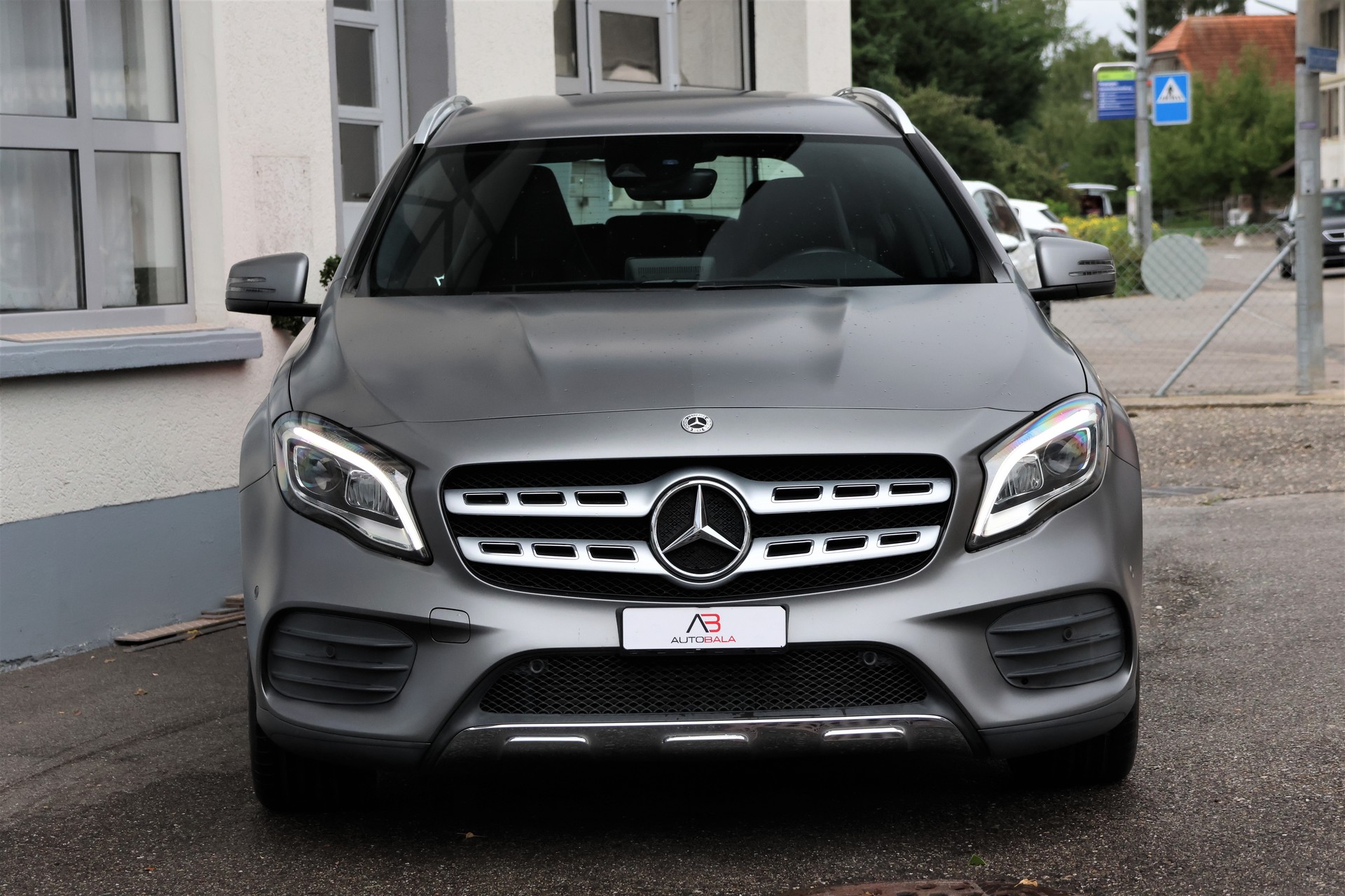 MERCEDES-BENZ GLA 200 d Swiss Star Edition AMG 4Matic 7G-DCT (CH) *Grey Magno*-showroom-element-1