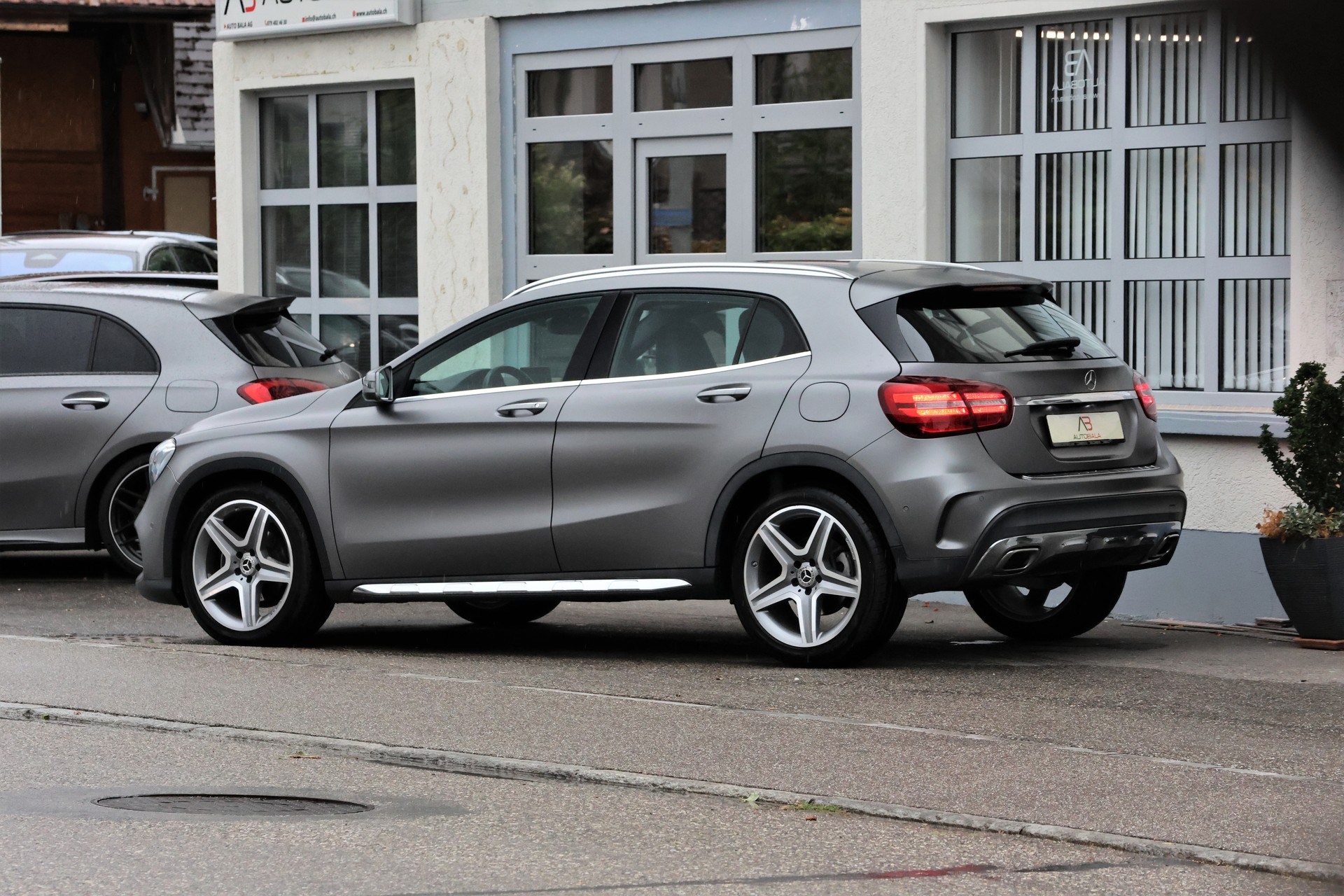 MERCEDES-BENZ GLA 200 d Swiss Star Edition AMG 4Matic 7G-DCT (CH) *Grey Magno*-image-4