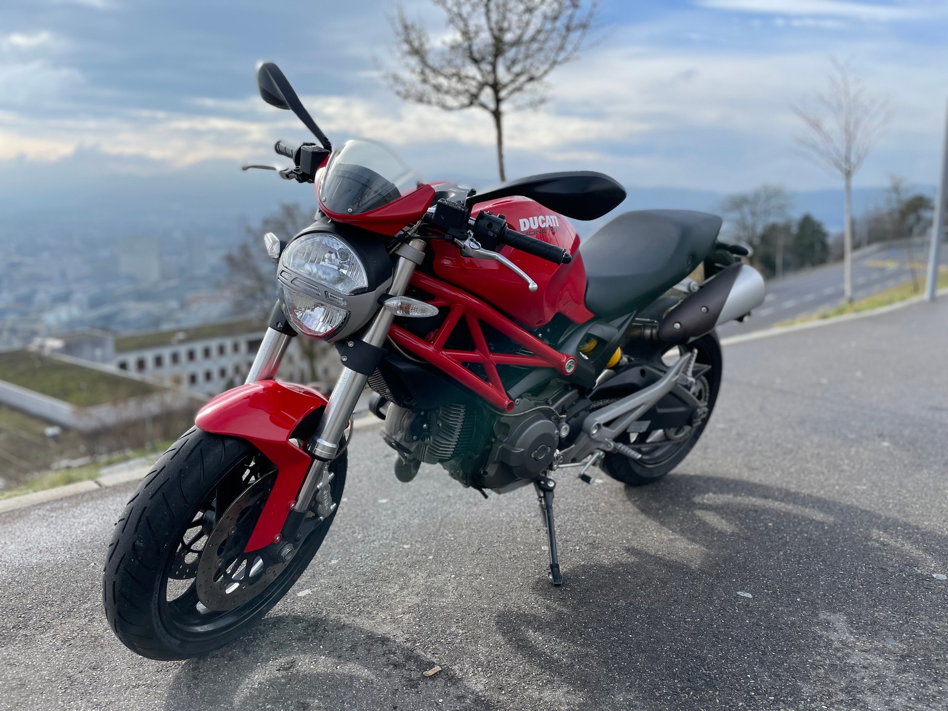 DUCATI Monster 696M plus