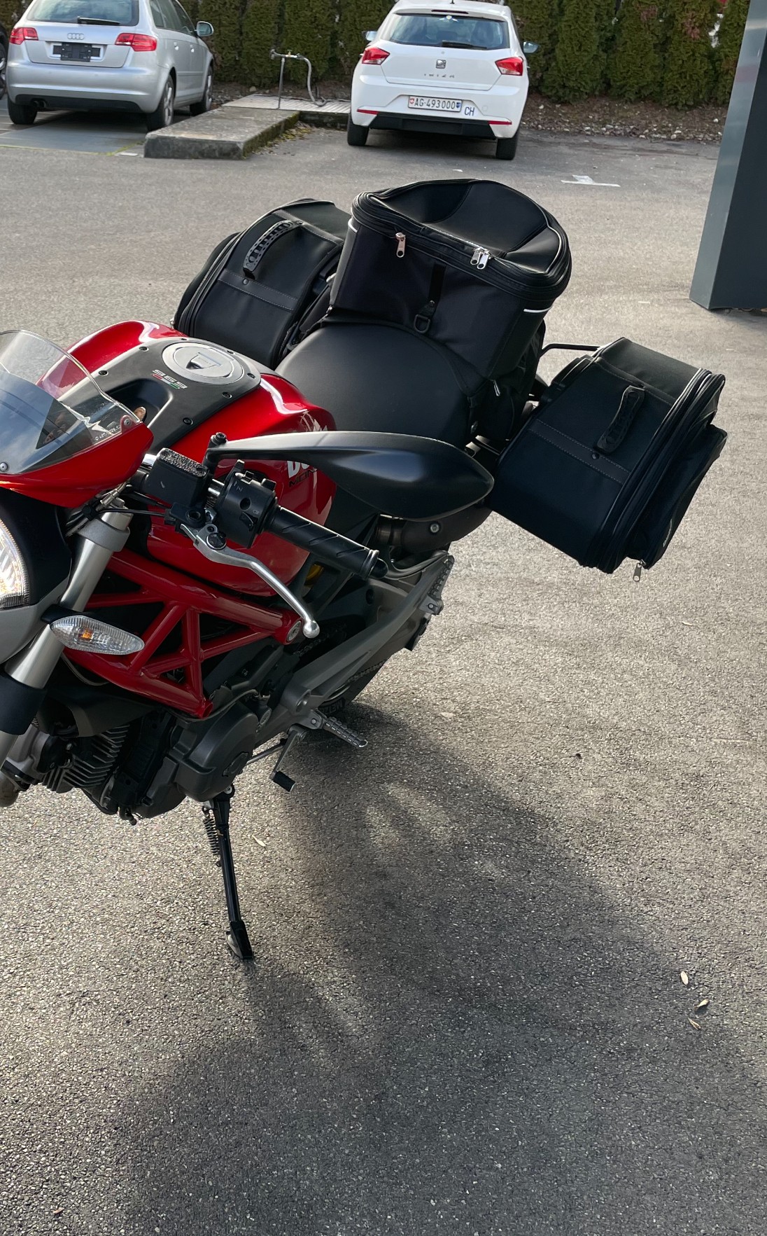 DUCATI Monster 696M plus-image-2