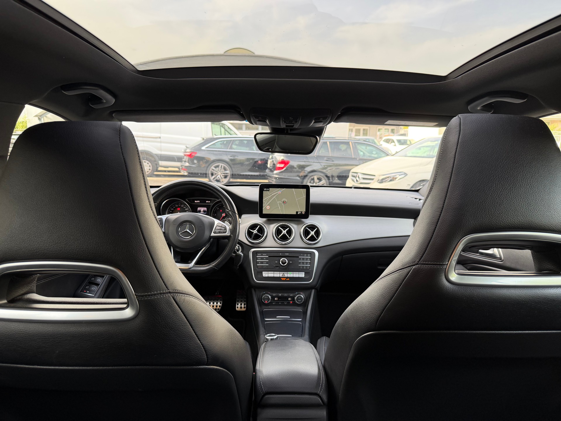 MERCEDES-BENZ CLA Shooting Brake 200 d AMG Line 4Matic 7G-DCT-image-13