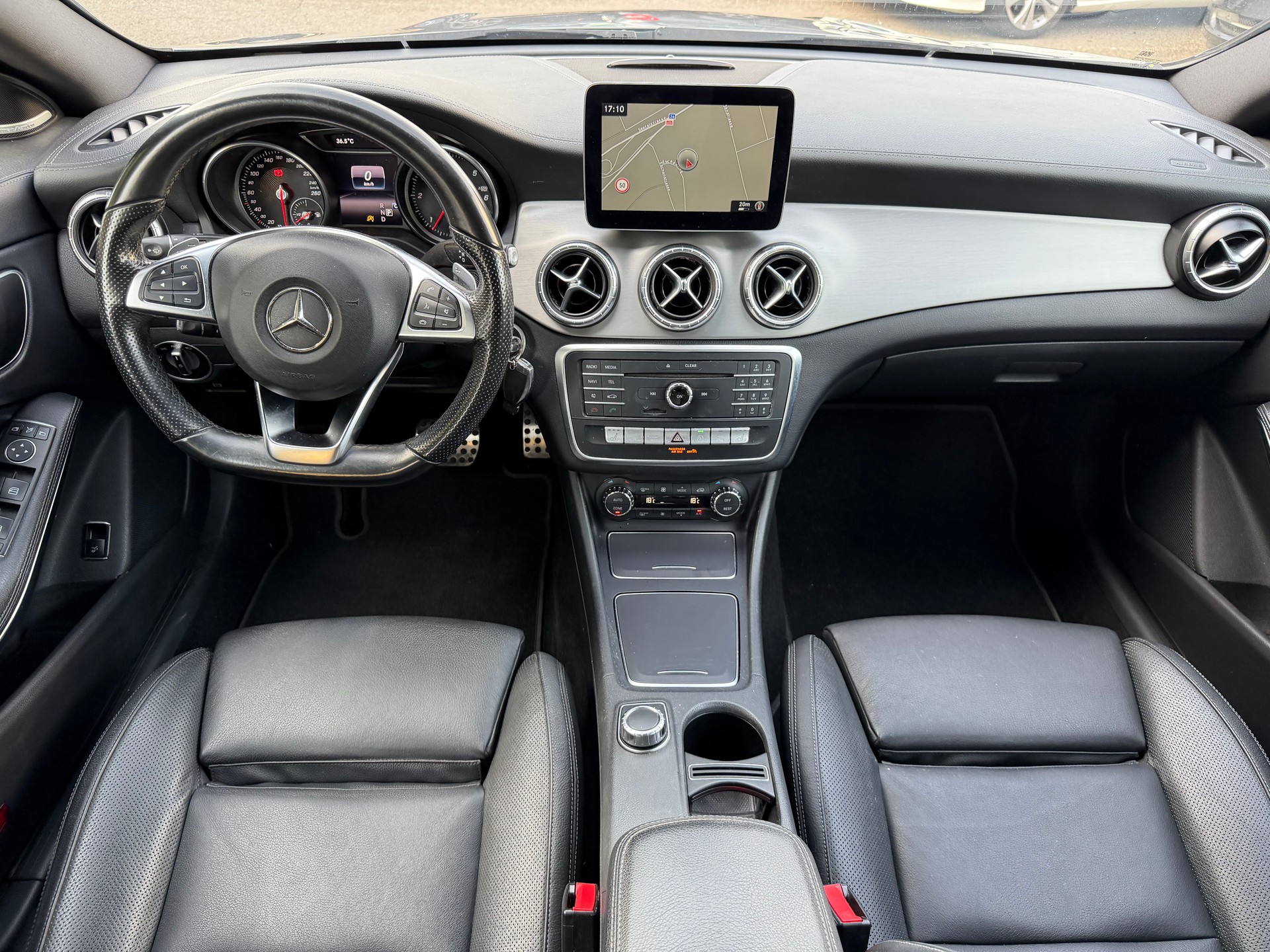 MERCEDES-BENZ CLA Shooting Brake 200 d AMG Line 4Matic 7G-DCT-image-10