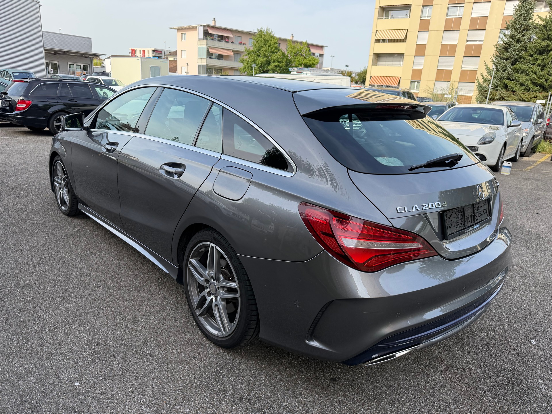 MERCEDES-BENZ CLA Shooting Brake 200 d AMG Line 4Matic 7G-DCT-image-3