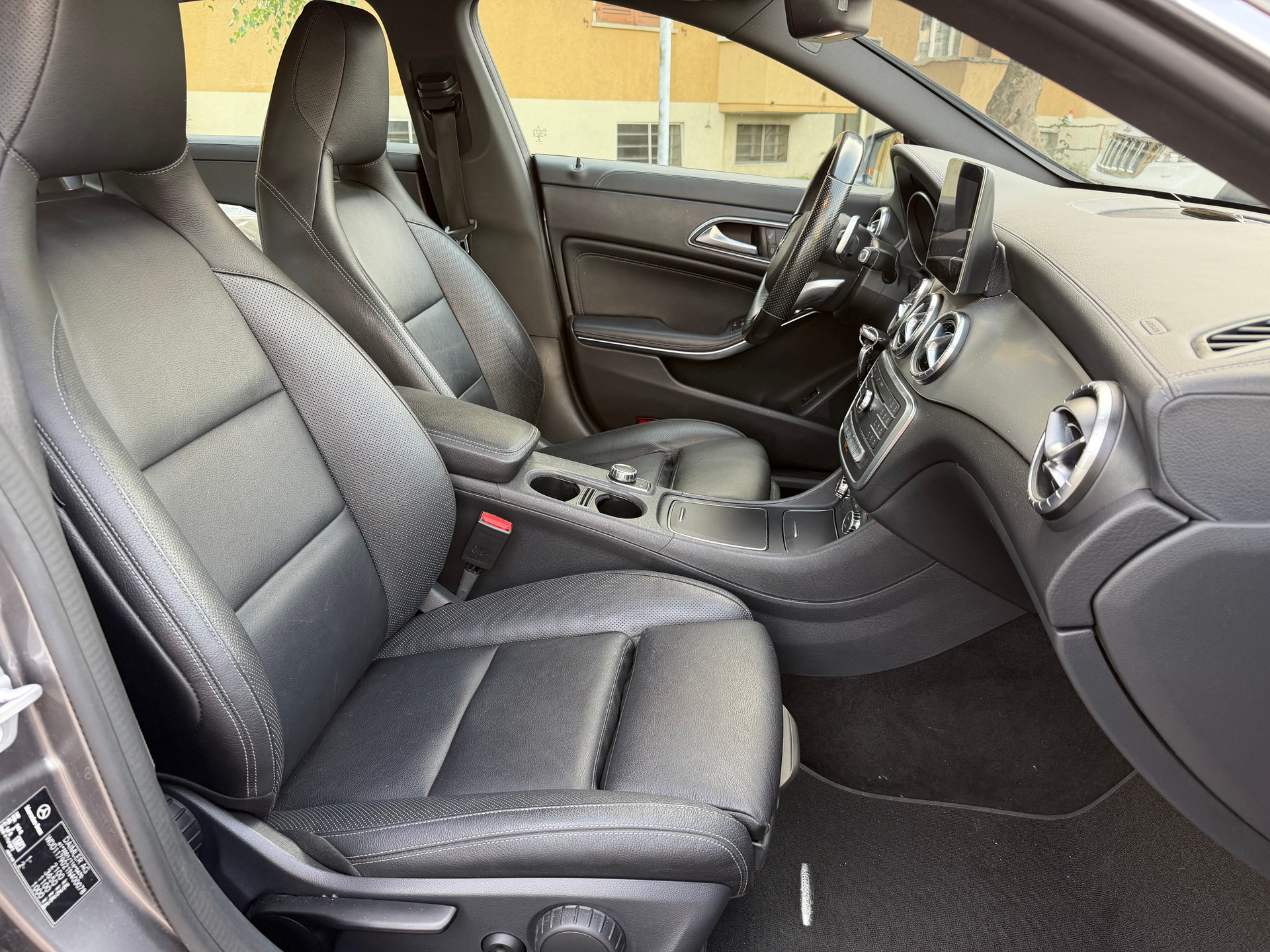 MERCEDES-BENZ CLA Shooting Brake 200 d AMG Line 4Matic 7G-DCT-image-7
