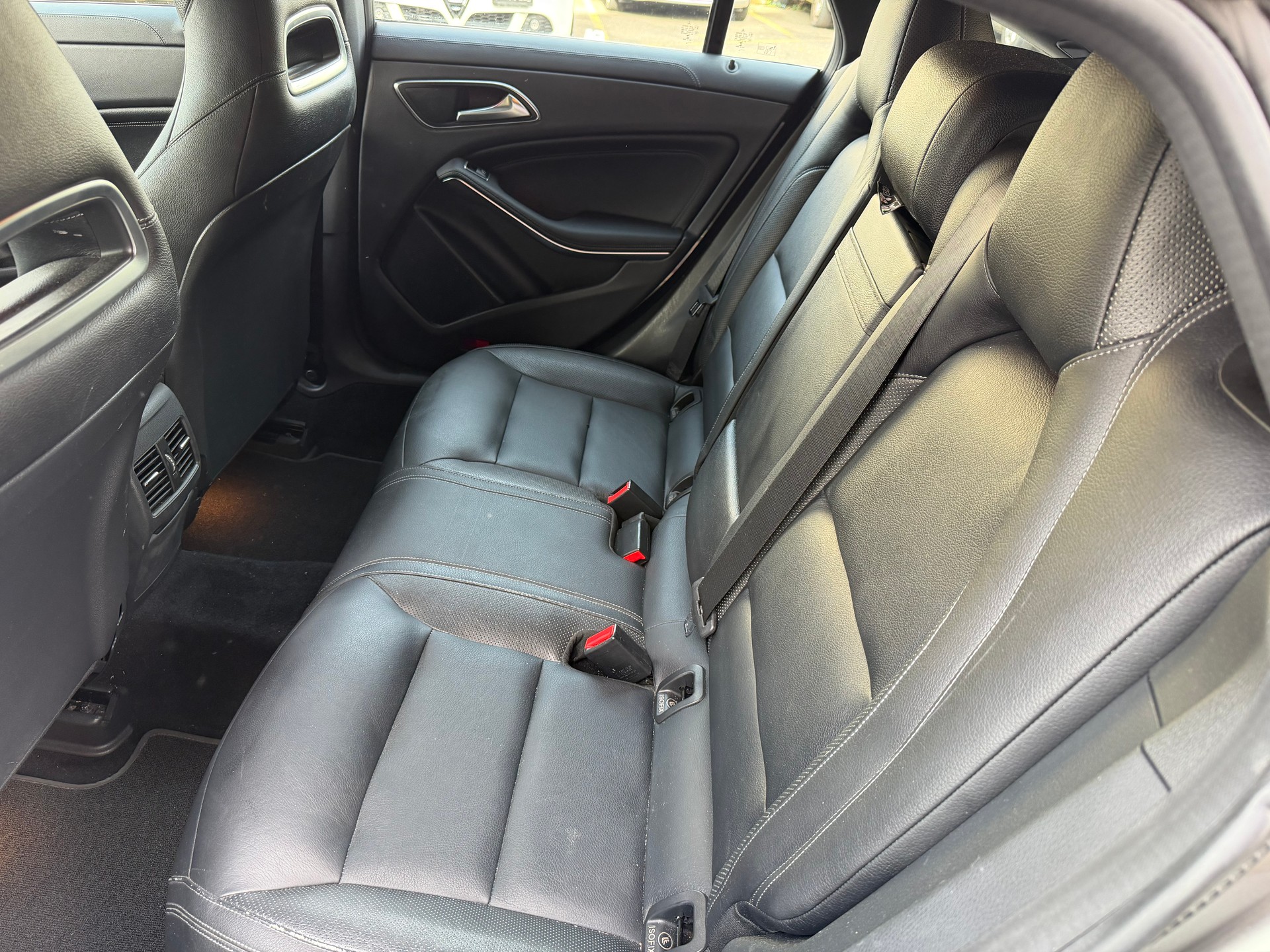 MERCEDES-BENZ CLA Shooting Brake 200 d AMG Line 4Matic 7G-DCT-image-9
