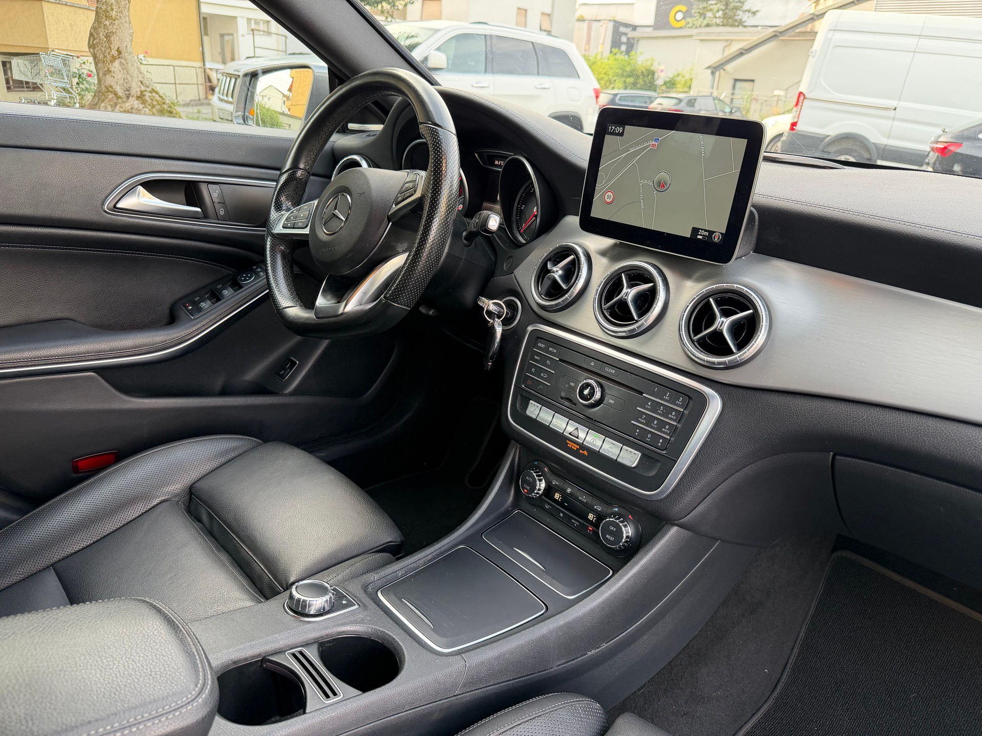 MERCEDES-BENZ CLA Shooting Brake 200 d AMG Line 4Matic 7G-DCT-image-8