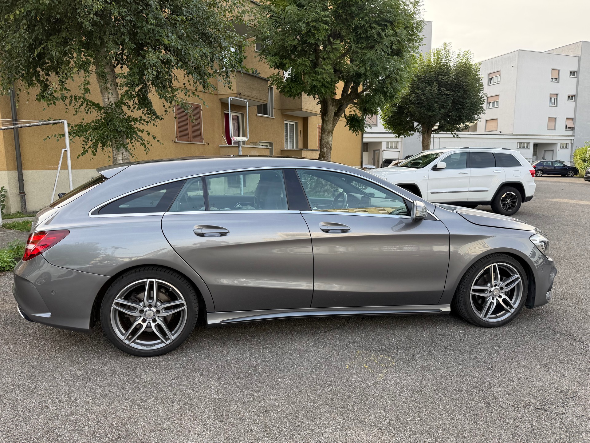 MERCEDES-BENZ CLA Shooting Brake 200 d AMG Line 4Matic 7G-DCT-image-4