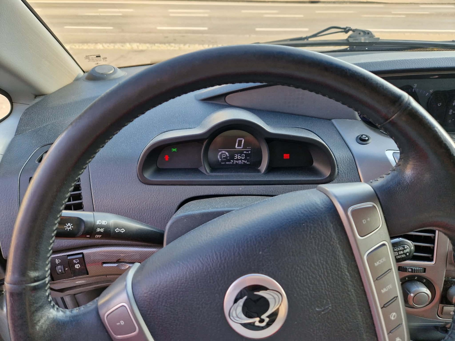KGM-SsangYong SV 200 e-XDi 4WD Sapphire-image-5