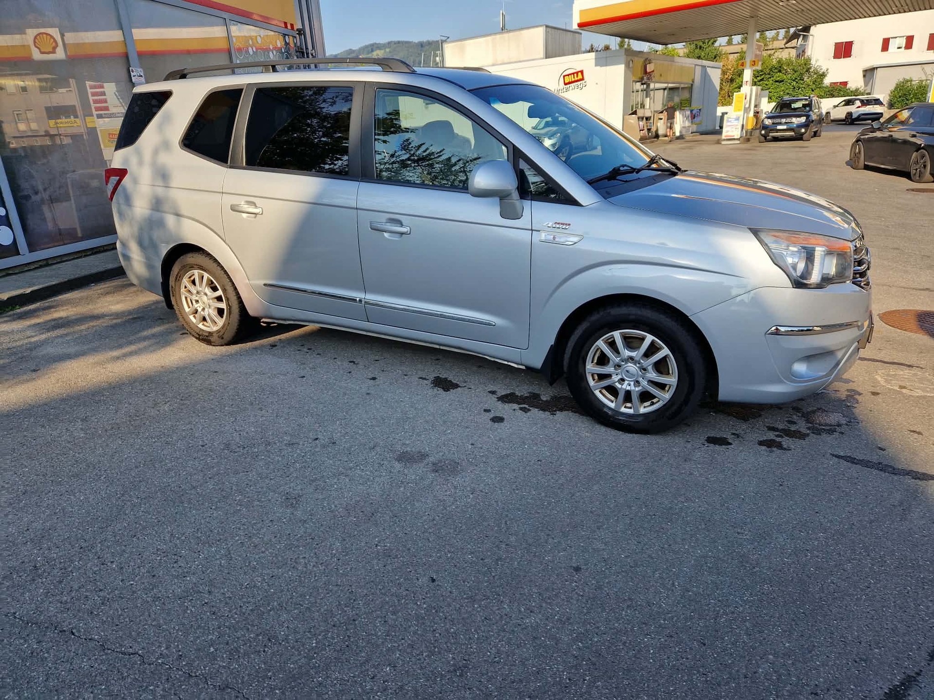KGM-SsangYong SV 200 e-XDi 4WD Sapphire-image-4