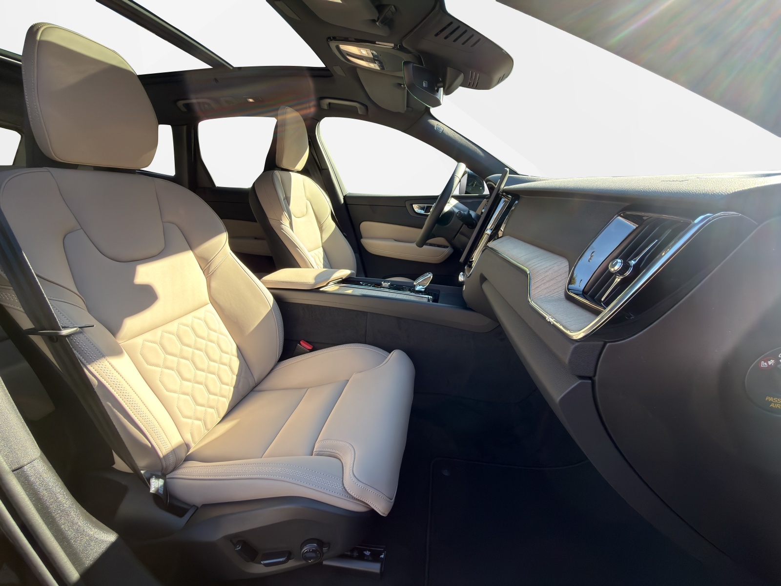 VOLVO XC60 2.0 T6 TE Plus Dark eAWD-image-16