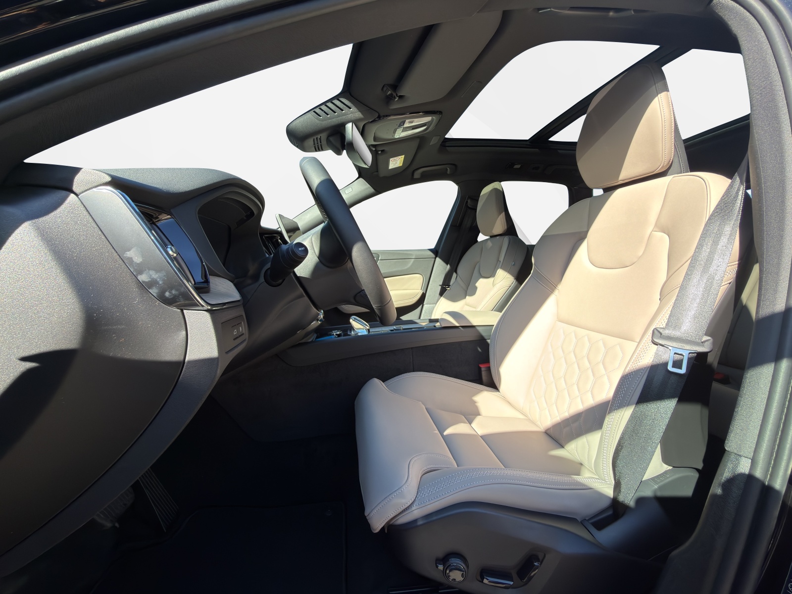 VOLVO XC60 2.0 T6 TE Plus Dark eAWD-image-9