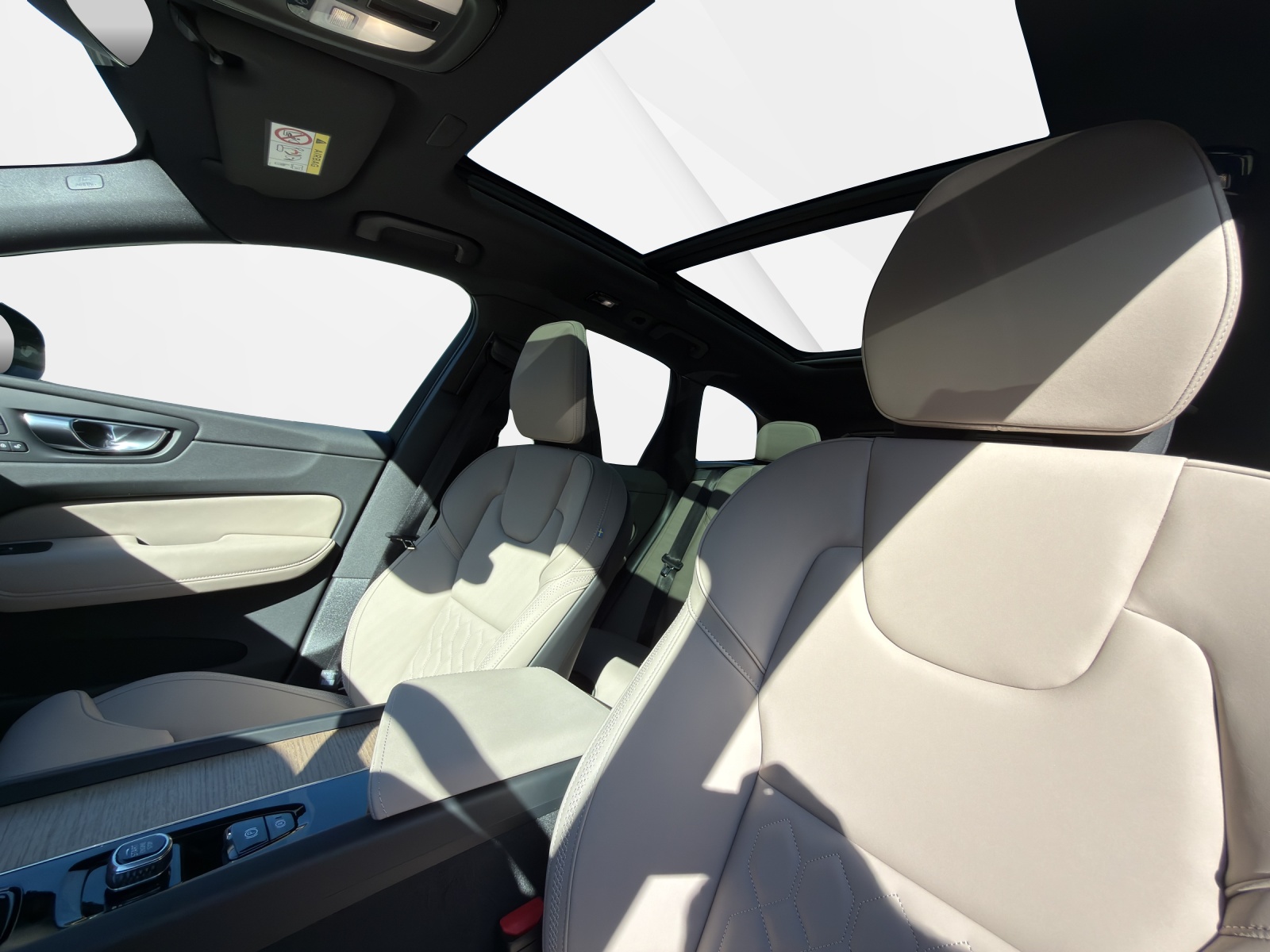 VOLVO XC60 2.0 T6 TE Plus Dark eAWD-image-17