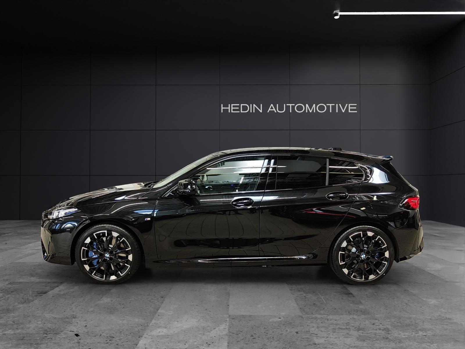 BMW M135i xDrive-showroom-element-1