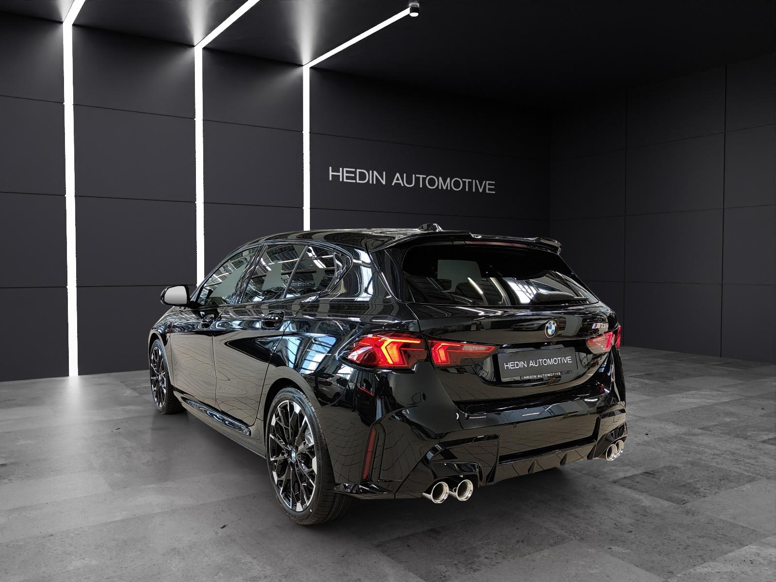 BMW M135i xDrive-showroom-element-3