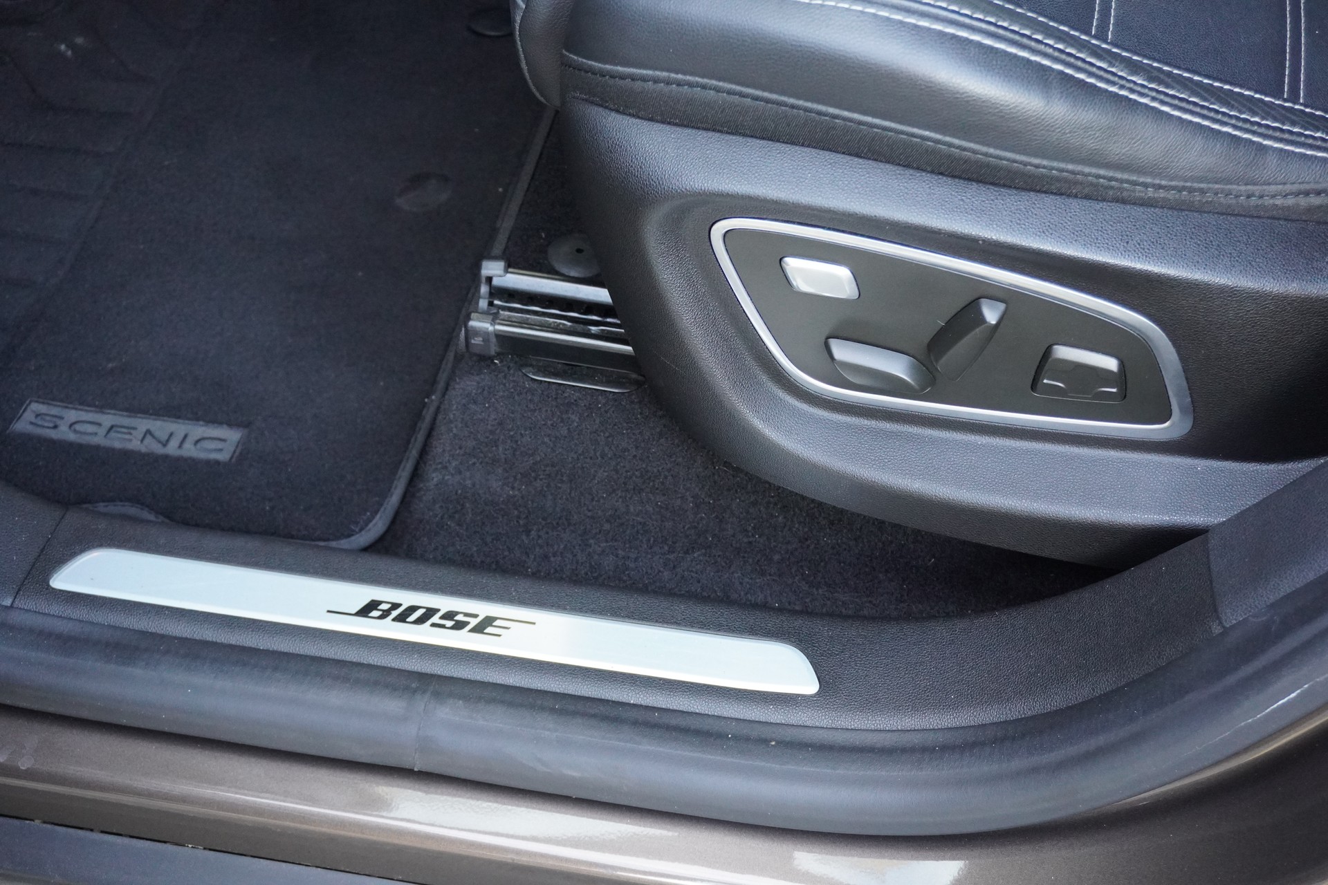RENAULT Grand Scénic 1.6 dCi Bose EDC-image-8