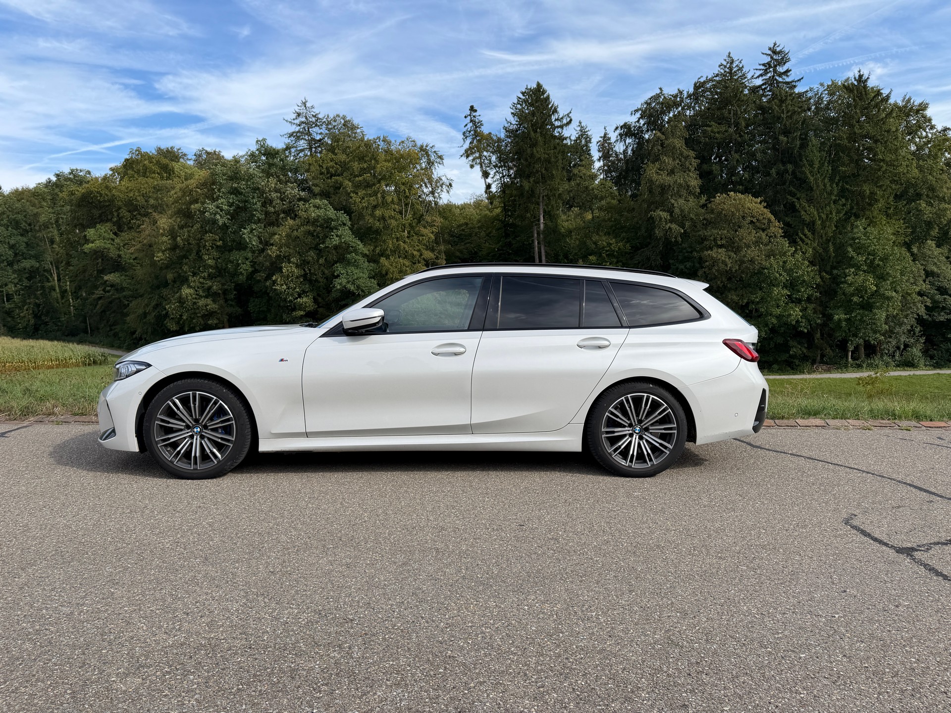 BMW 330d xDrive Touring 48V Steptronic M Sport Pro-image-0