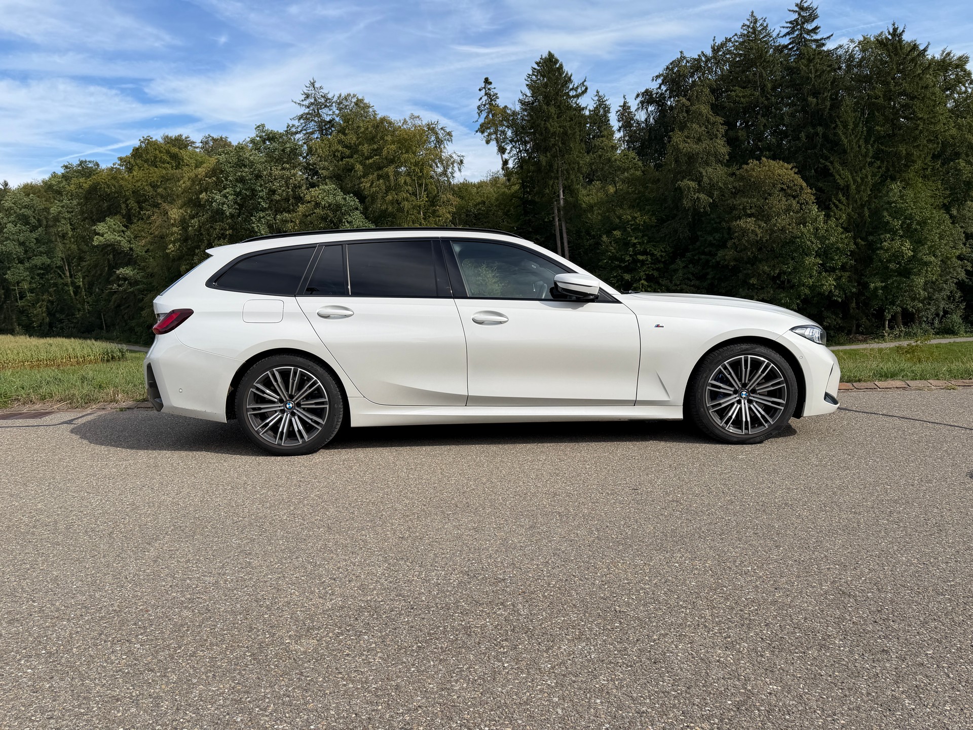 BMW 330d xDrive Touring 48V Steptronic M Sport Pro-image-1