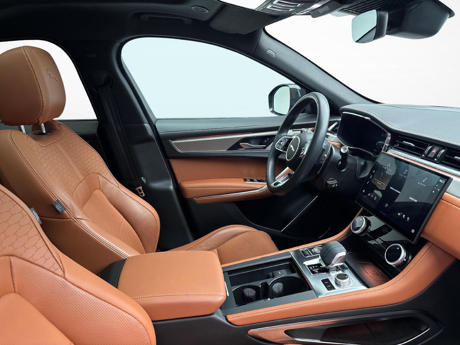 JAGUAR F-Pace 2.0 P400e R-Dynamic SE AWD-image-9