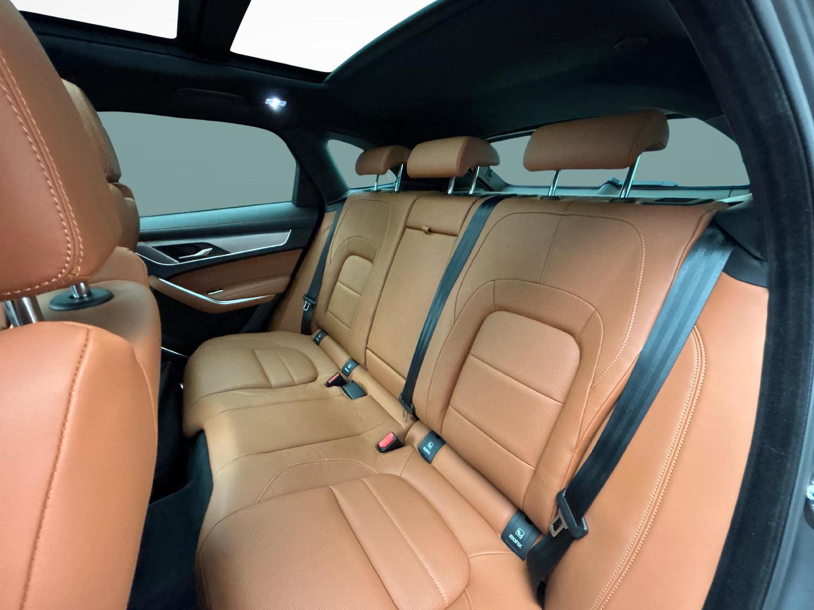 JAGUAR F-Pace 2.0 P400e R-Dynamic SE AWD-image-10