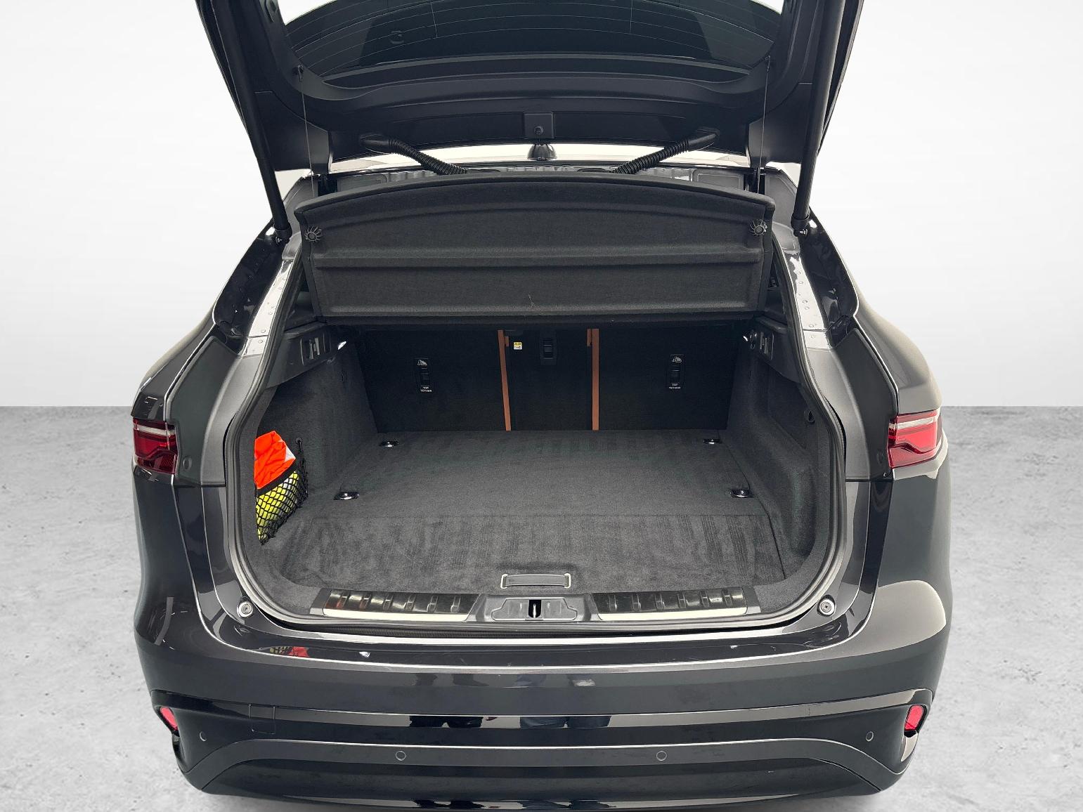 JAGUAR F-Pace 2.0 P400e R-Dynamic SE AWD-image-11