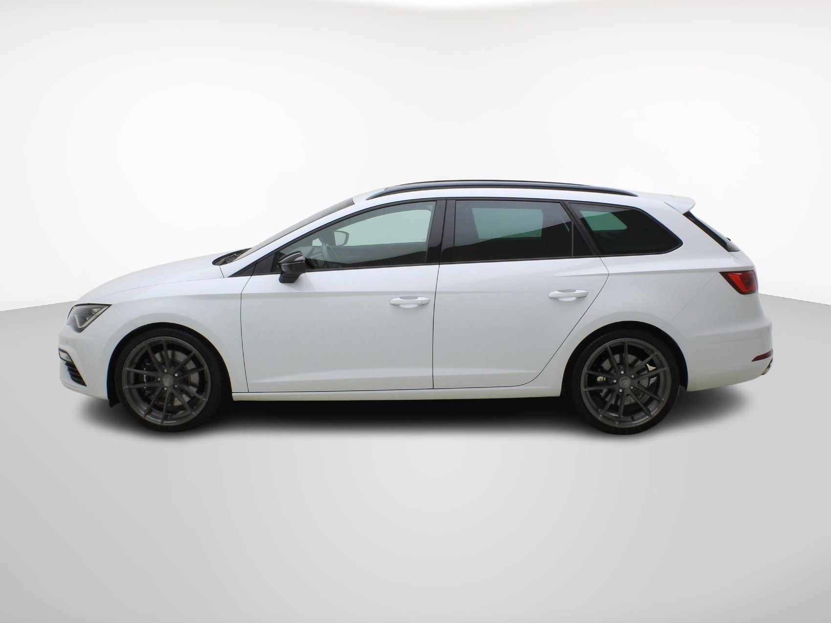 SEAT Leon ST 2.0 TSI DSG Cupra 4Drive-image-2