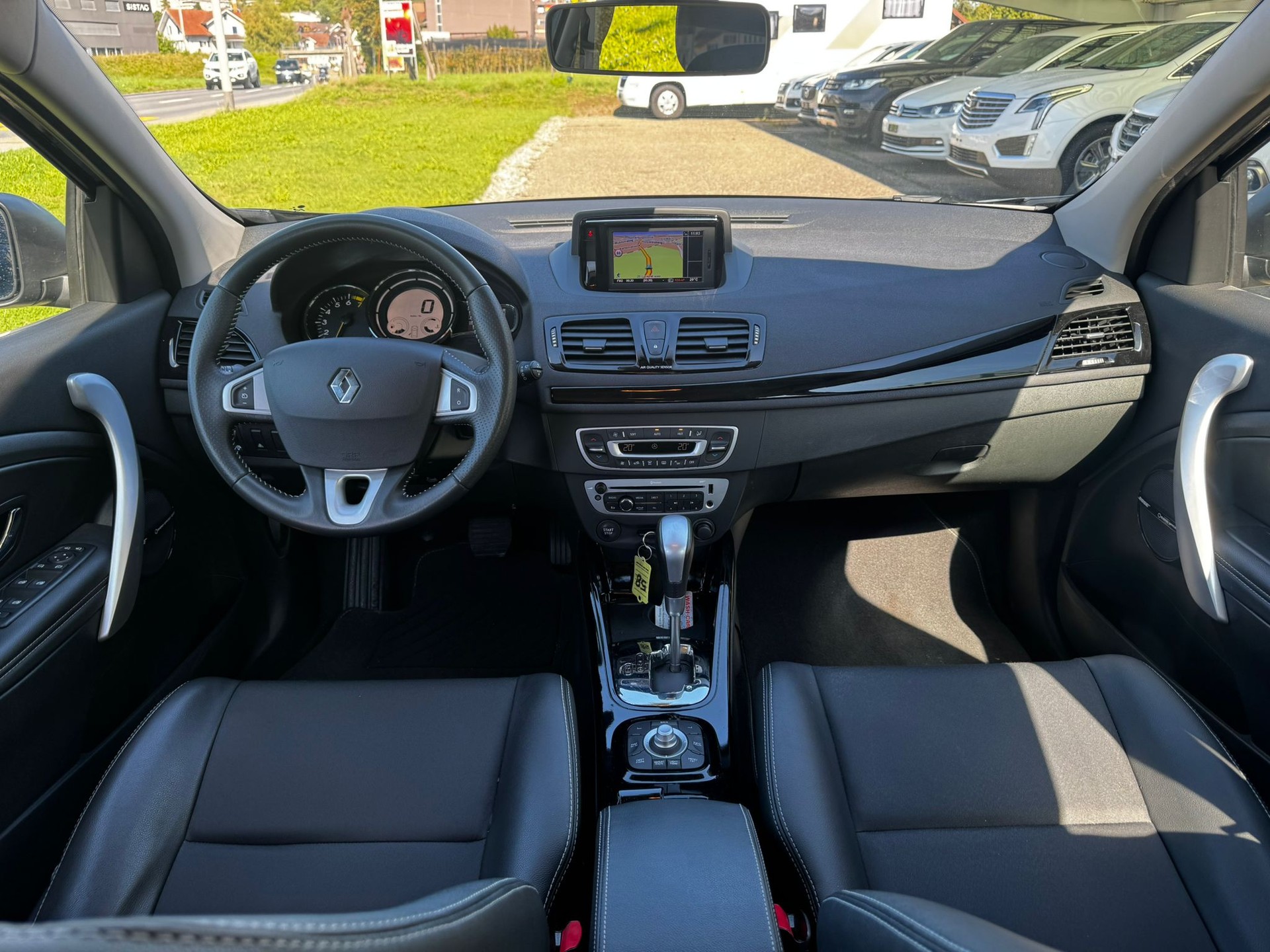 RENAULT Mégane Grandtour 2.0 16V Dynamique CVT-image-8