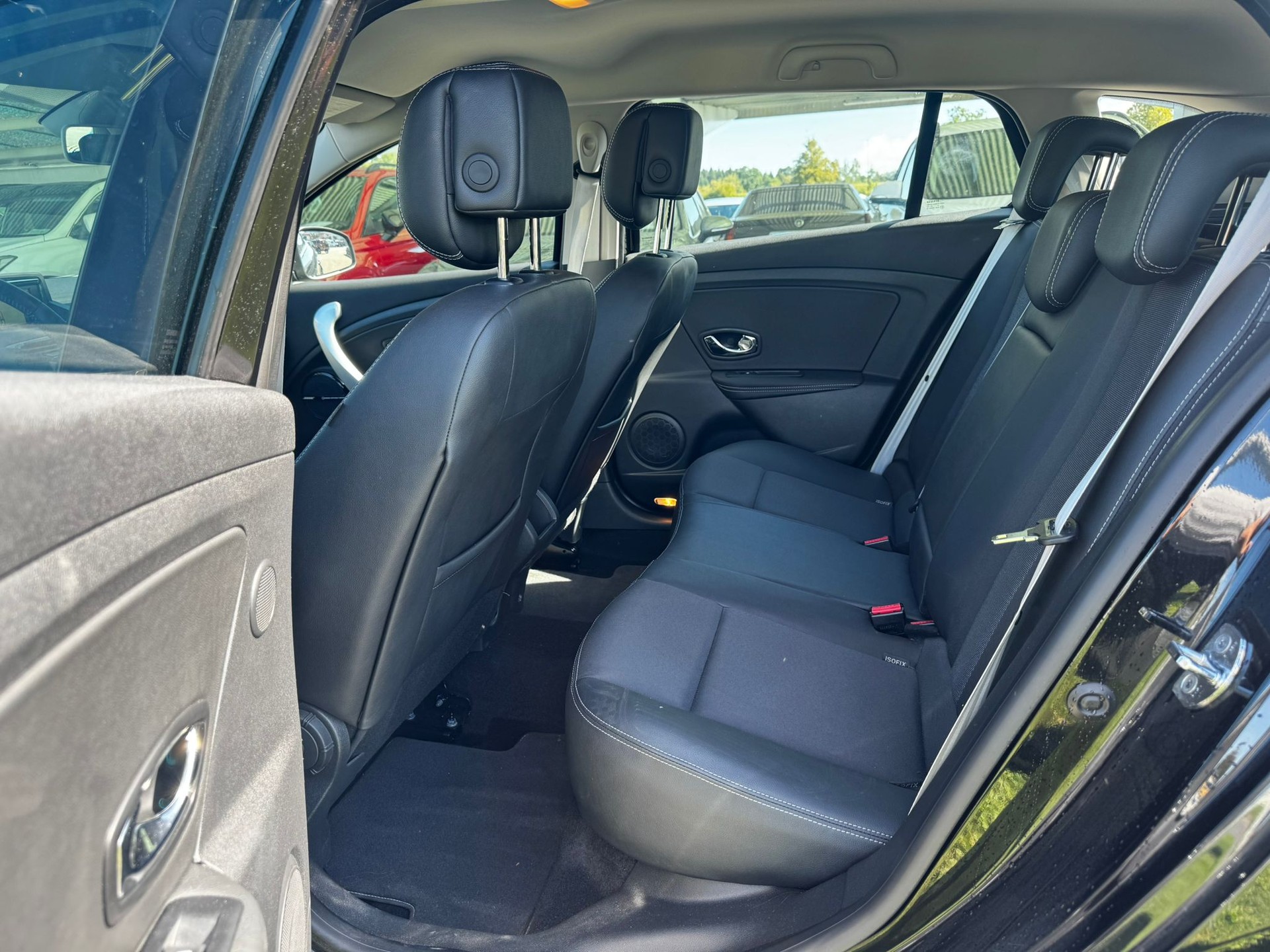 RENAULT Mégane Grandtour 2.0 16V Dynamique CVT-image-10