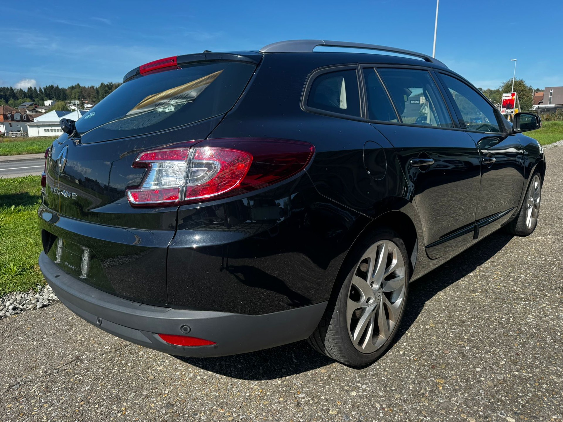RENAULT Mégane Grandtour 2.0 16V Dynamique CVT-image-4