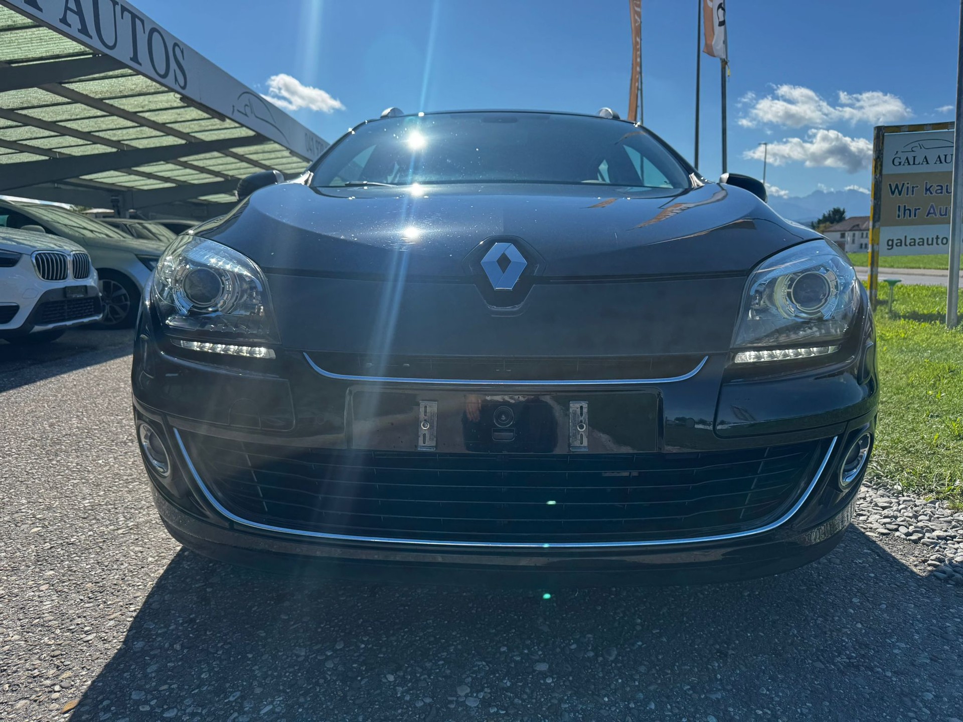 RENAULT Mégane Grandtour 2.0 16V Dynamique CVT-image-1