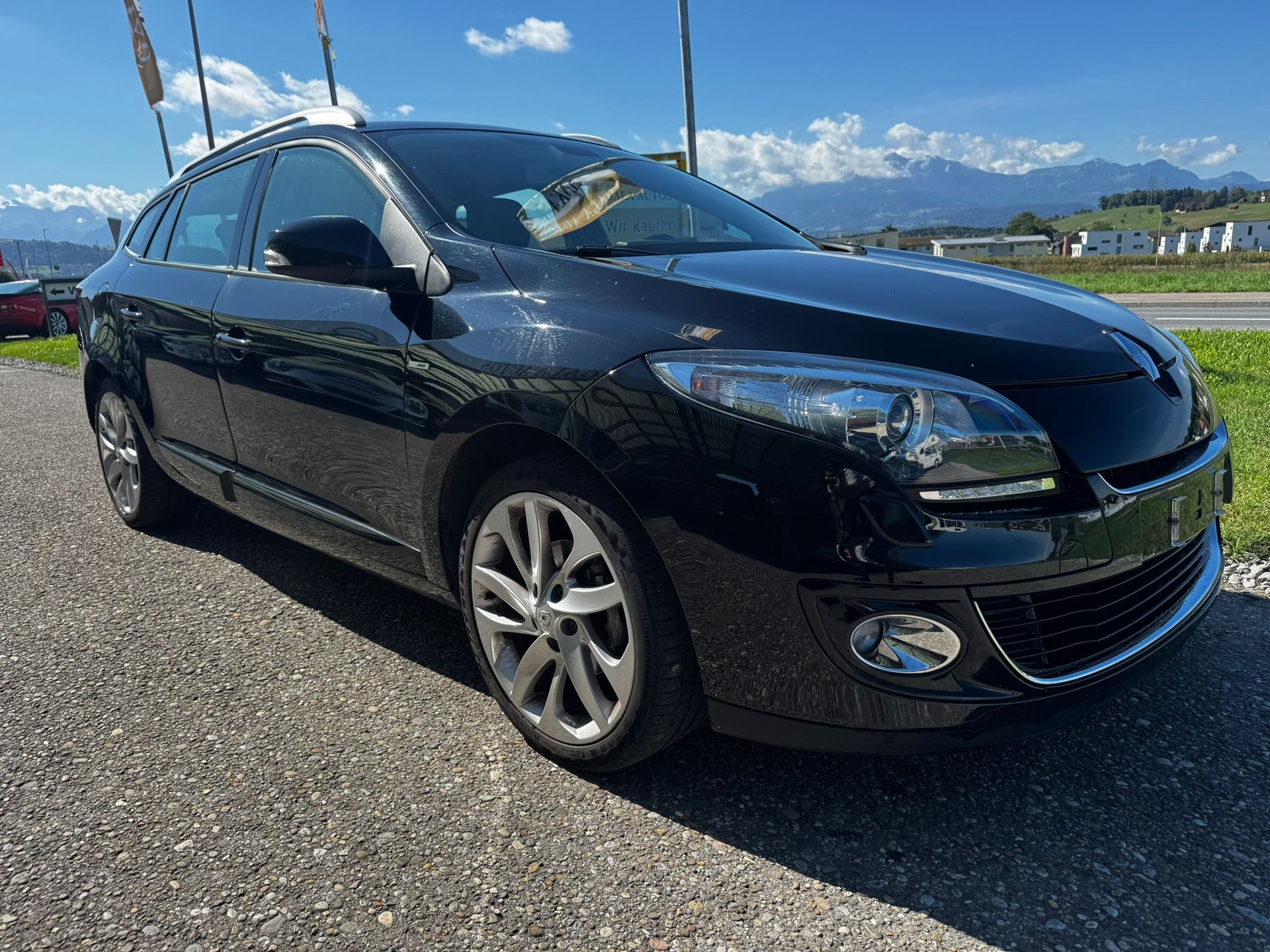RENAULT Mégane Grandtour 2.0 16V Dynamique CVT-image-2