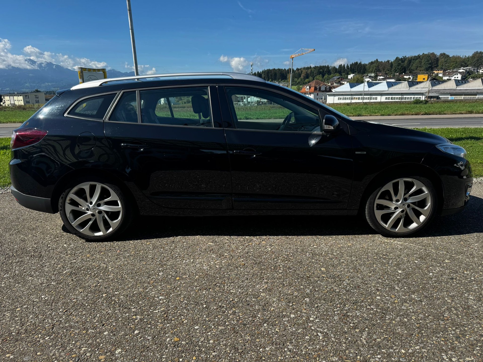 RENAULT Mégane Grandtour 2.0 16V Dynamique CVT-image-3