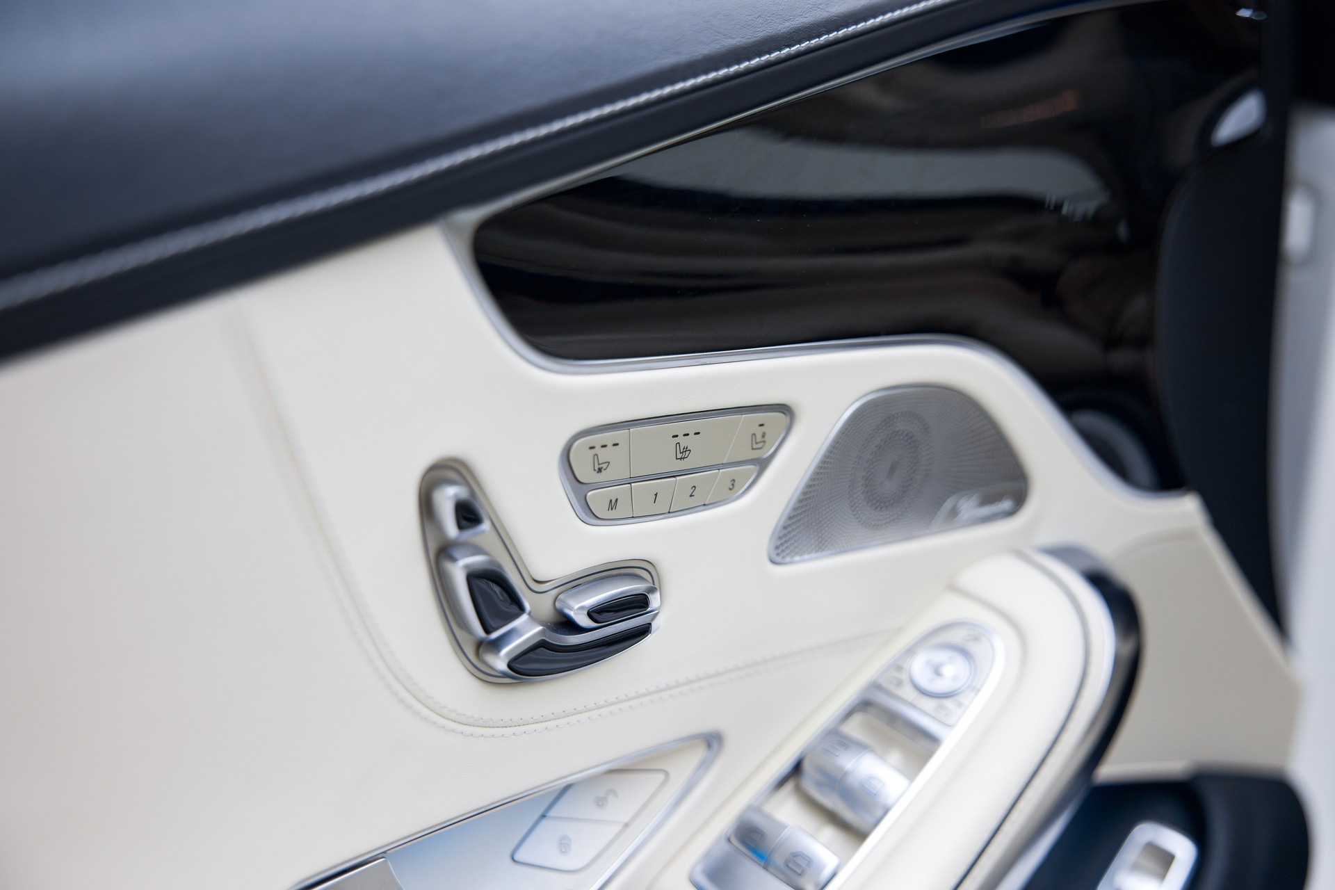 MERCEDES-BENZ S 63 AMG Coupé 4Matic Speedshift MCT-image-17