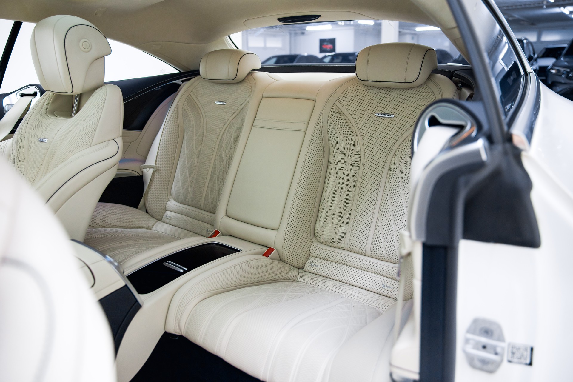 MERCEDES-BENZ S 63 AMG Coupé 4Matic Speedshift MCT-image-16
