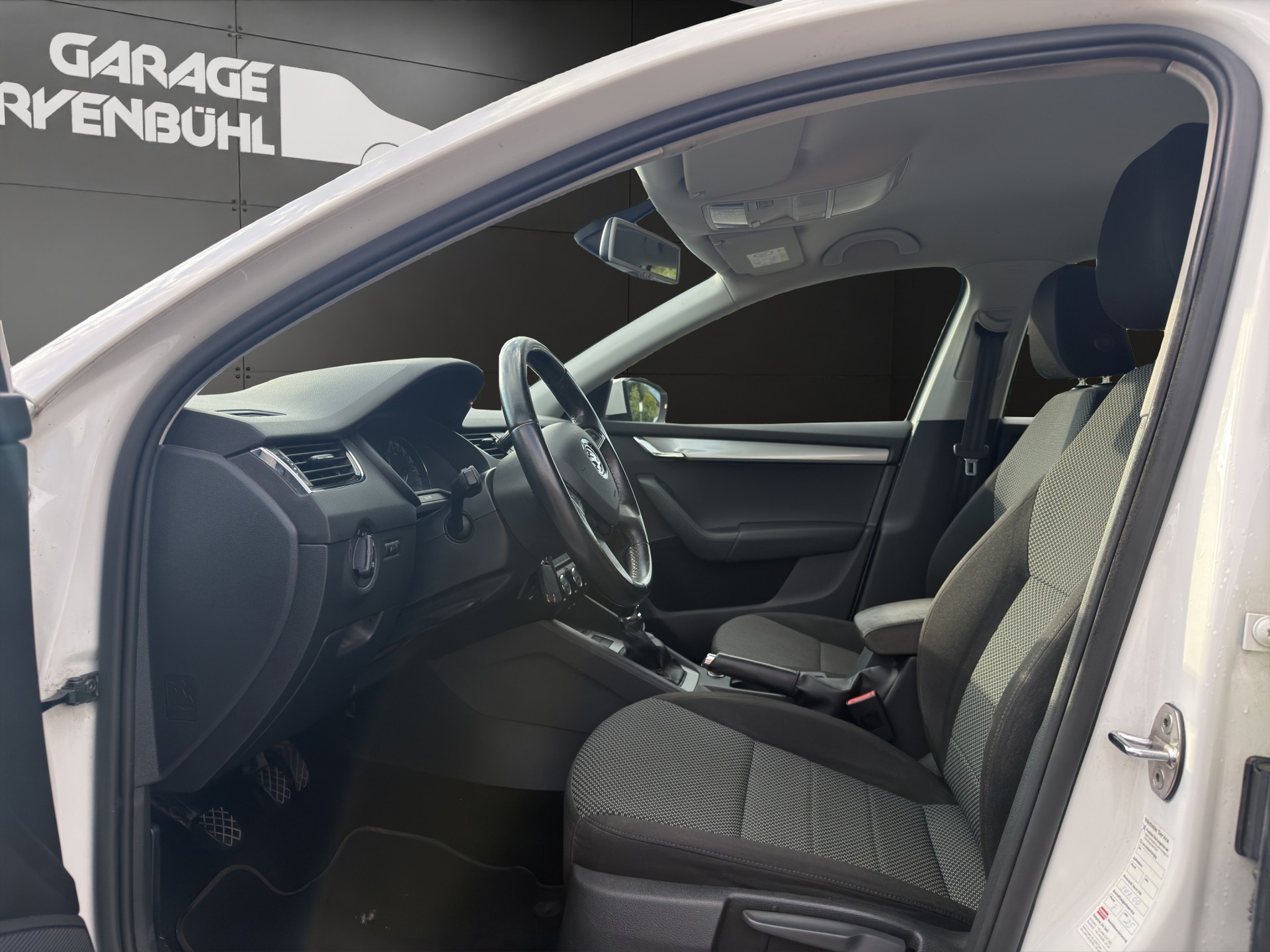 SKODA Octavia Combi 1.6 TDI Ambition 4x4-image-8