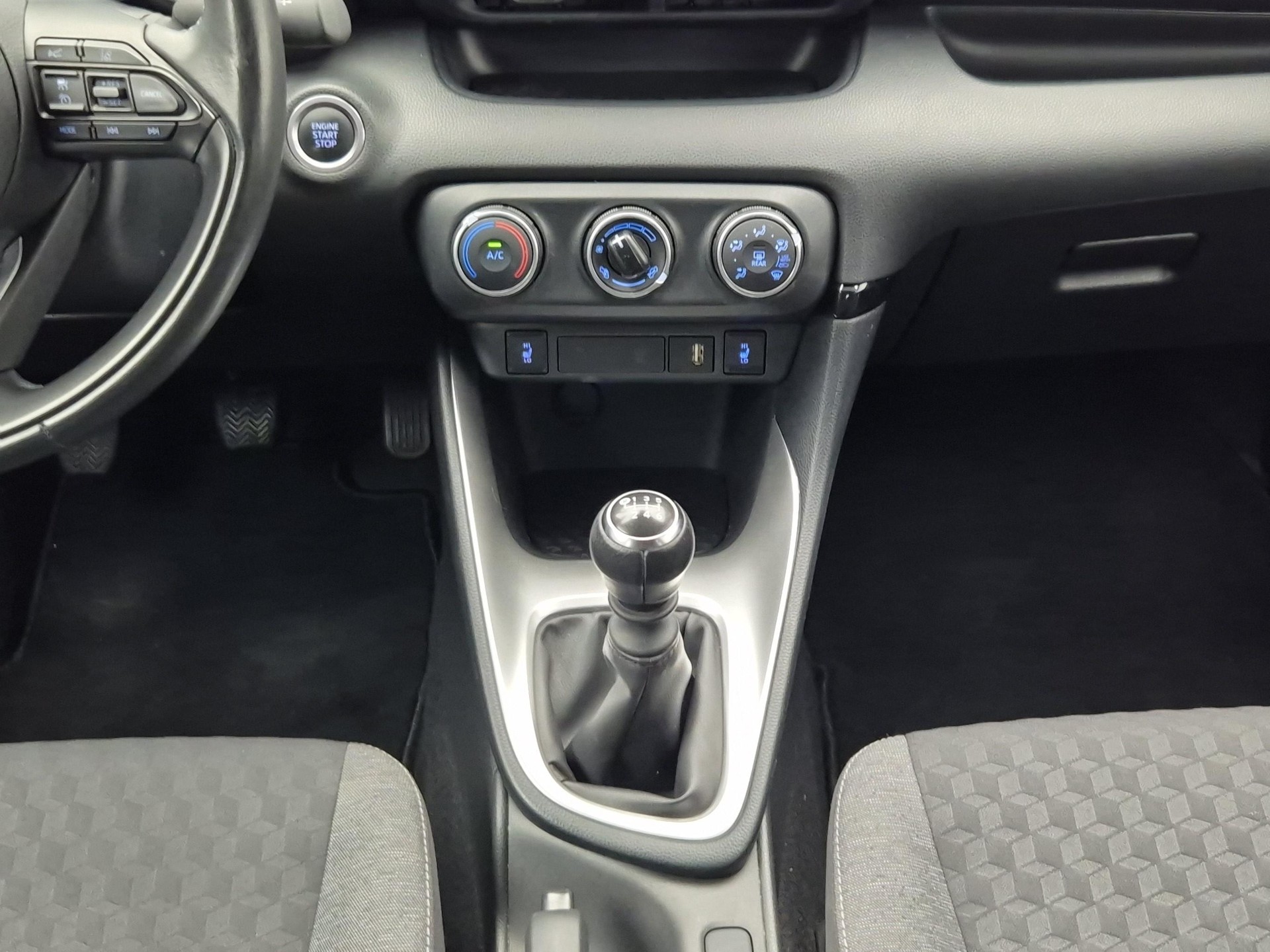 TOYOTA Yaris 1.5 VVT-iE Trend-image-15