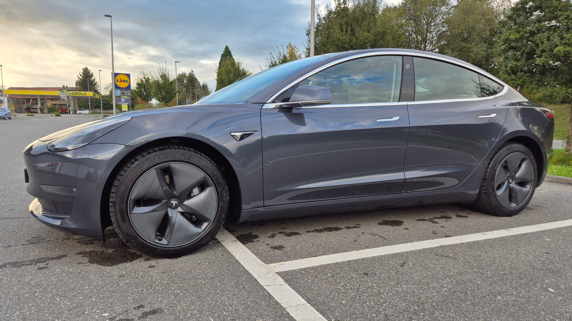 TESLA Long Range D-image-5