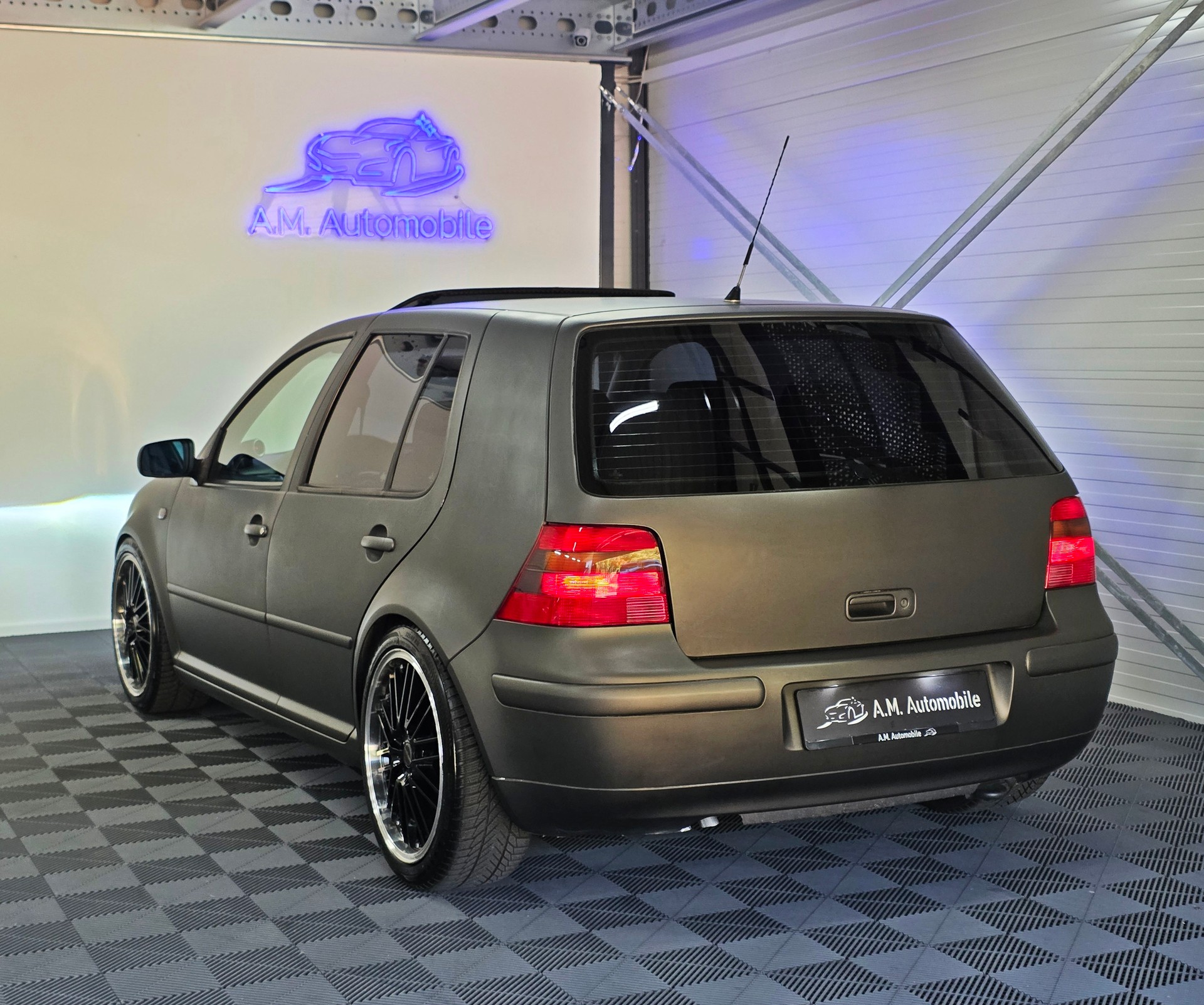 VW Golf 1.8 T GTI-image-5