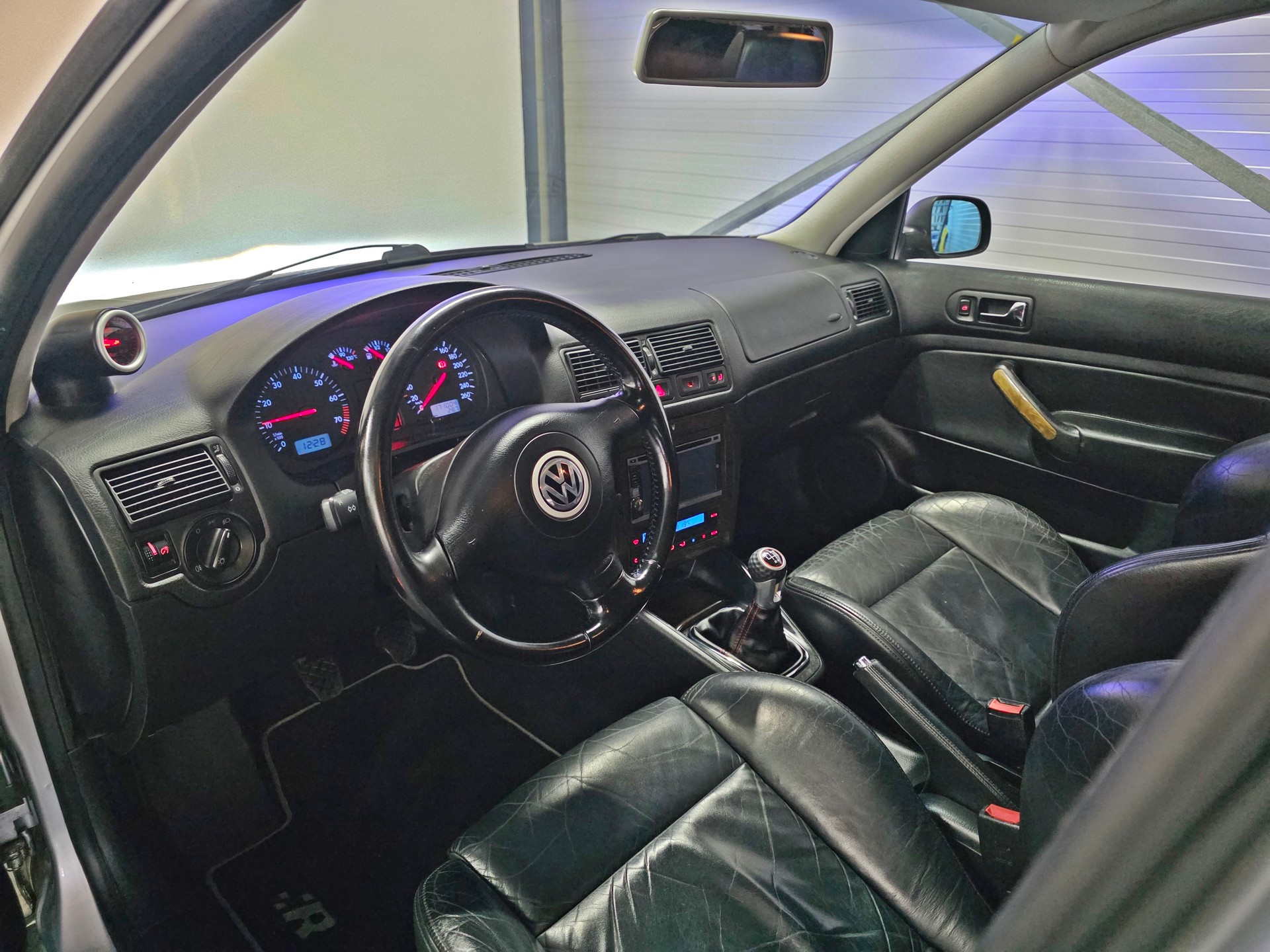 VW Golf 1.8 T GTI-image-10