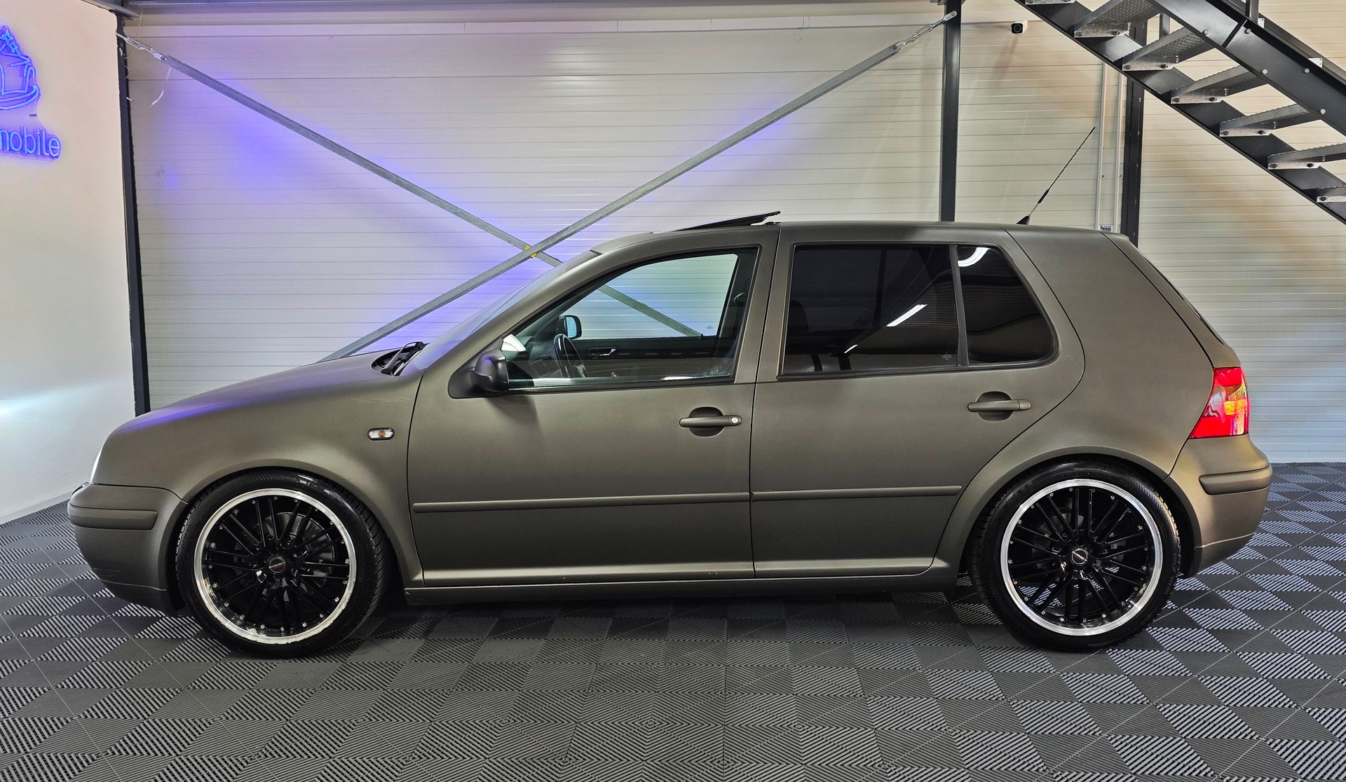 VW Golf 1.8 T GTI-image-8