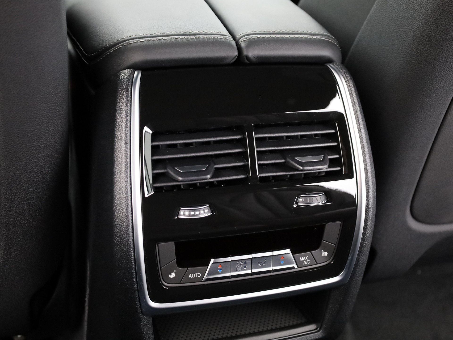 BMW X7 40d xDrive-image-12