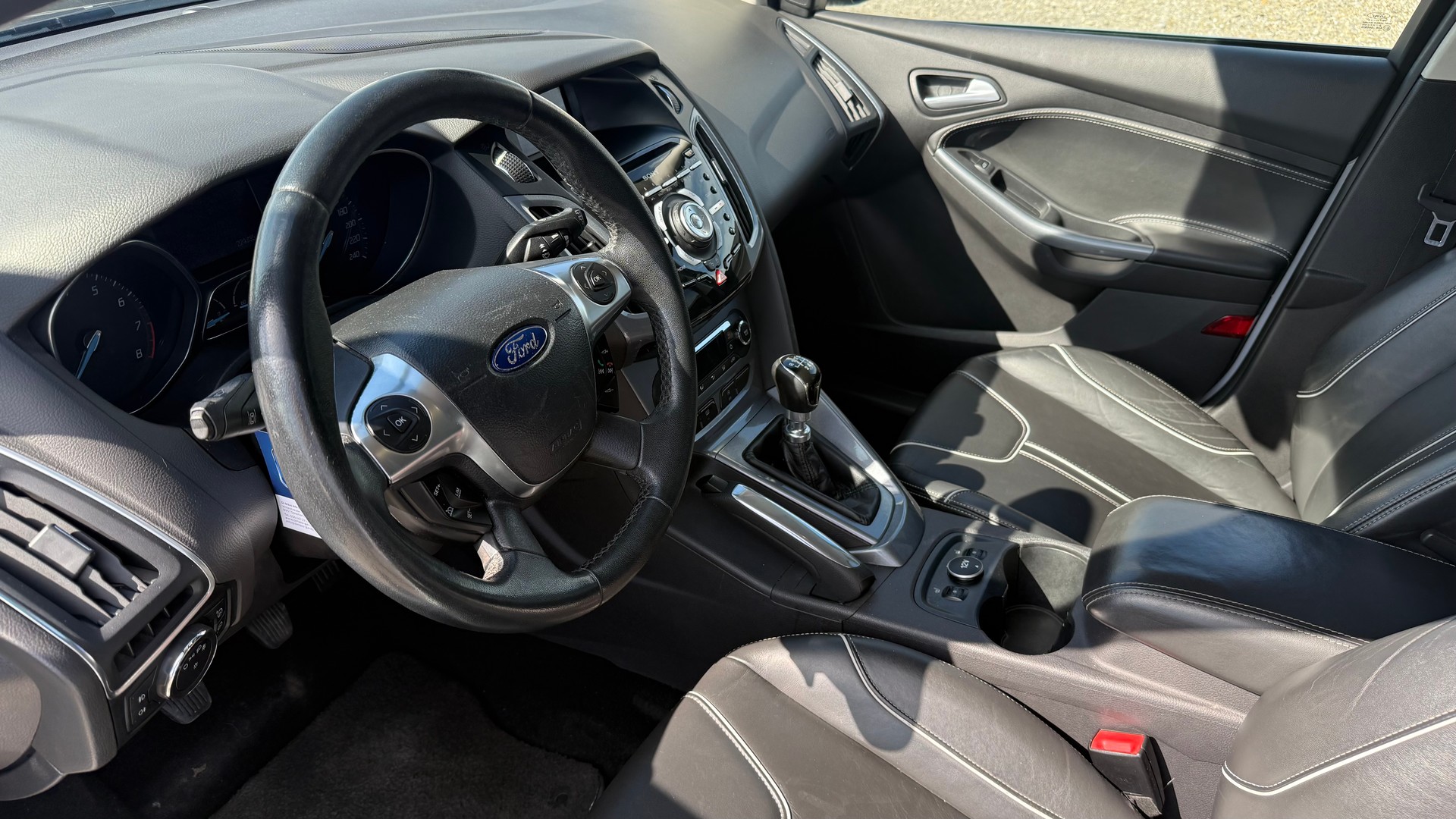 FORD Focus 1.6 SCTi Titanium-image-2