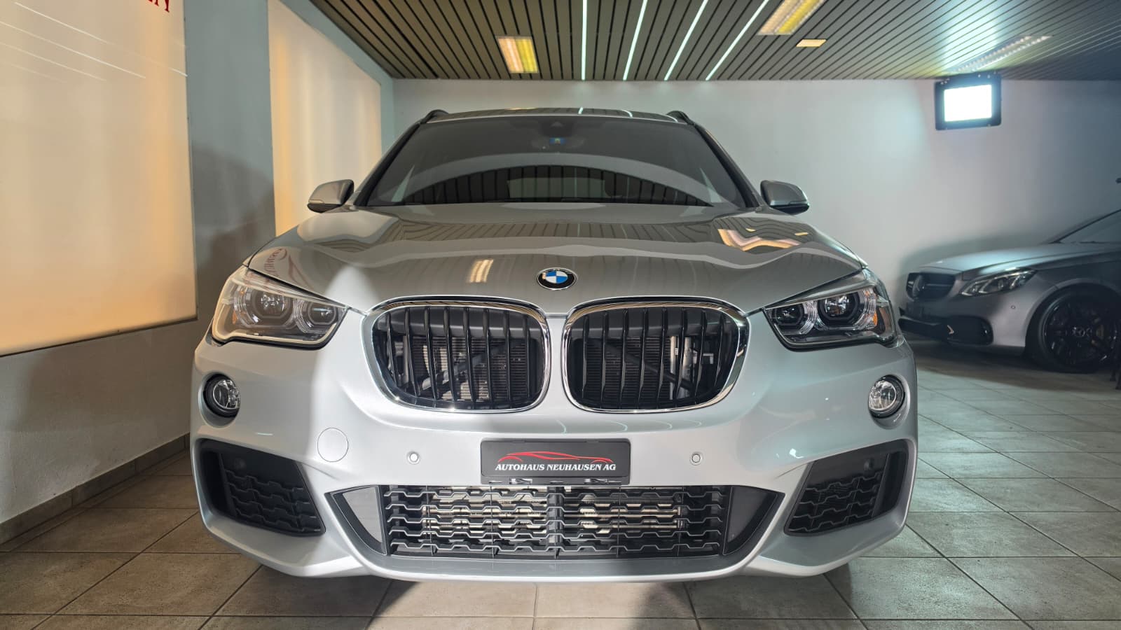 BMW X1 xDrive 20i M Sport Steptronic, TOP AUSTATTUNG, SCHWEIZER FAHRZEUG, FRISCH AB SERVICE-image-1