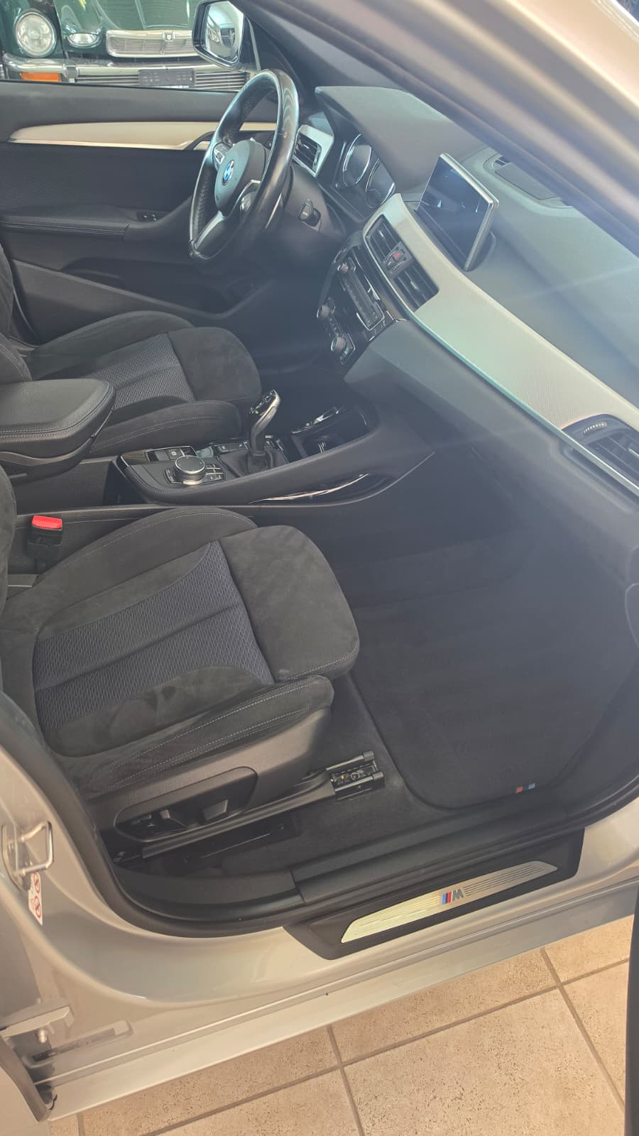 BMW X1 xDrive 20i M Sport Steptronic, TOP AUSTATTUNG, SCHWEIZER FAHRZEUG, FRISCH AB SERVICE-image-10