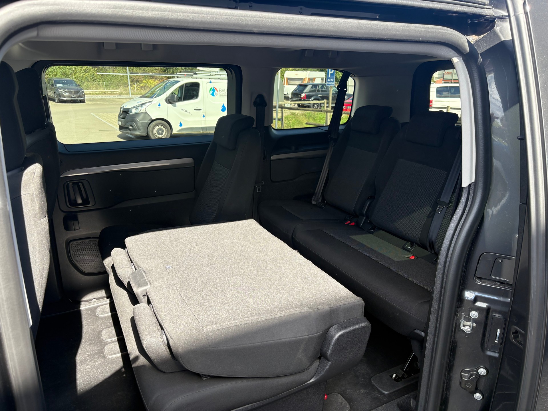 PEUGEOT Traveller Standard 2.0 BlueHDi 180 Business S/S-image-5