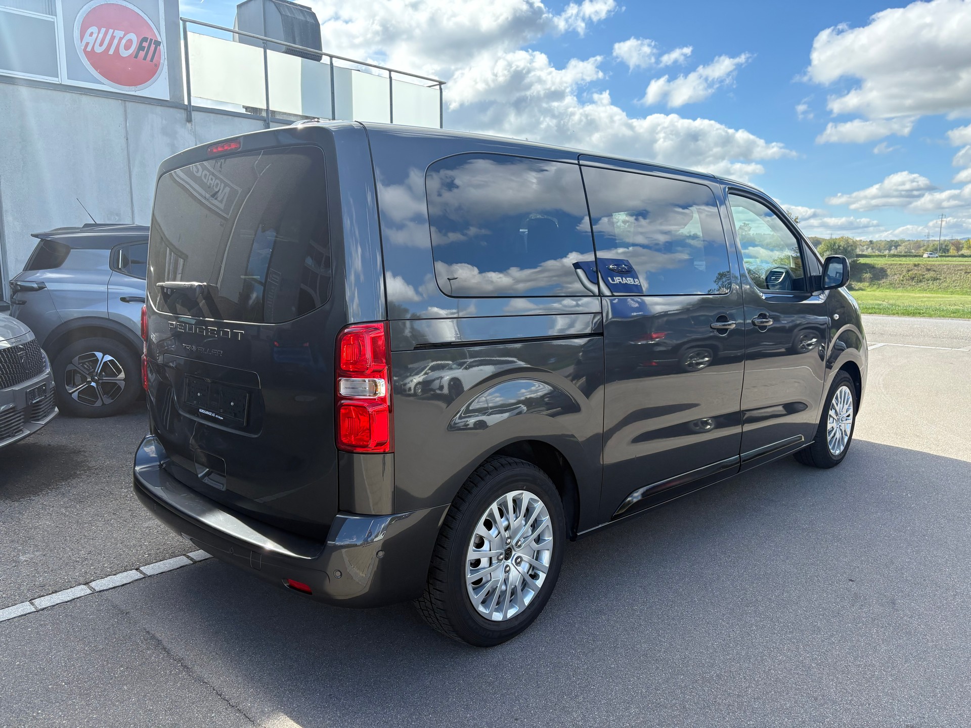 PEUGEOT Traveller Standard 2.0 BlueHDi 180 Business S/S-image-3