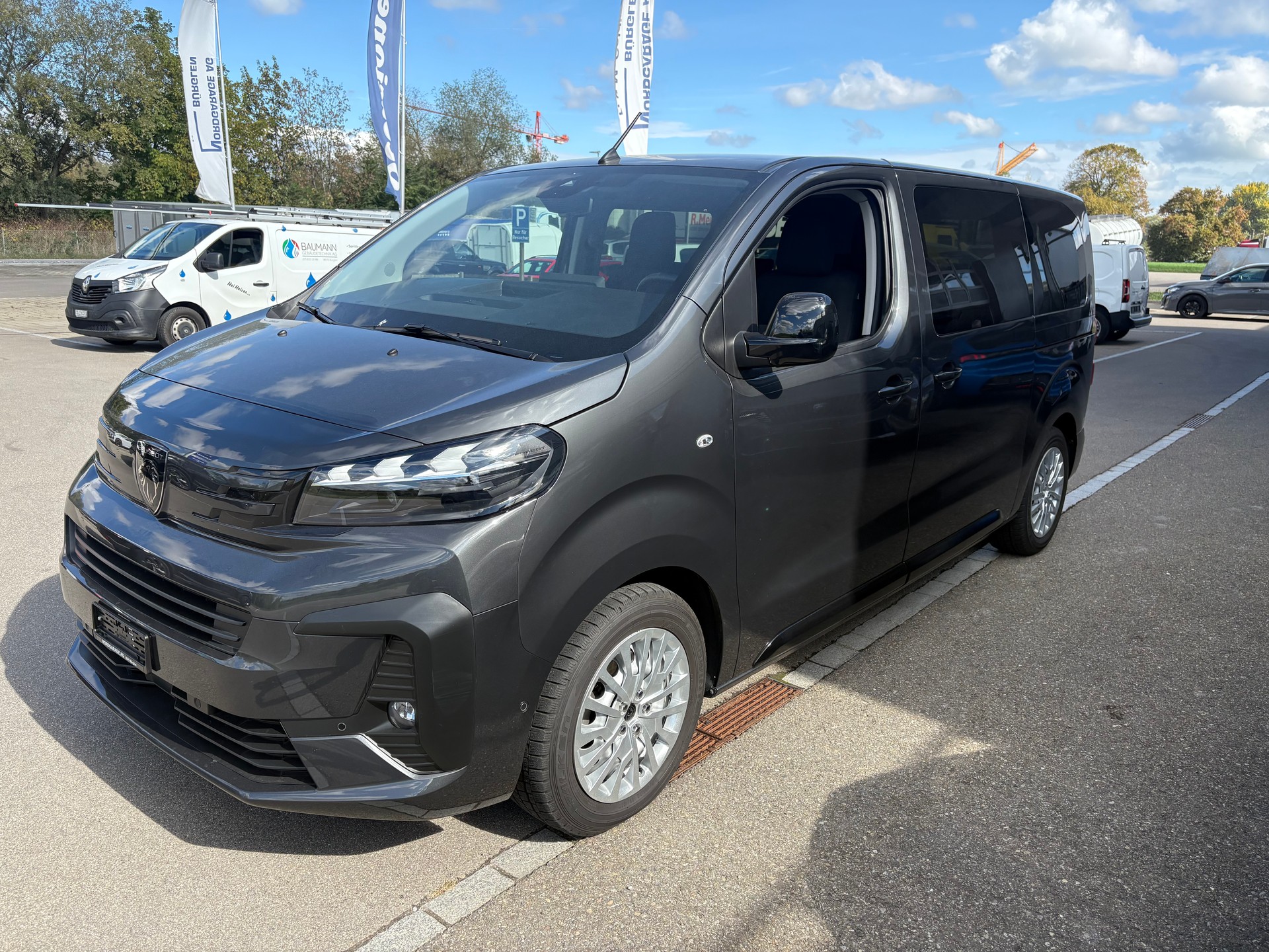 PEUGEOT Traveller Standard 2.0 BlueHDi 180 Business S/S-image-2