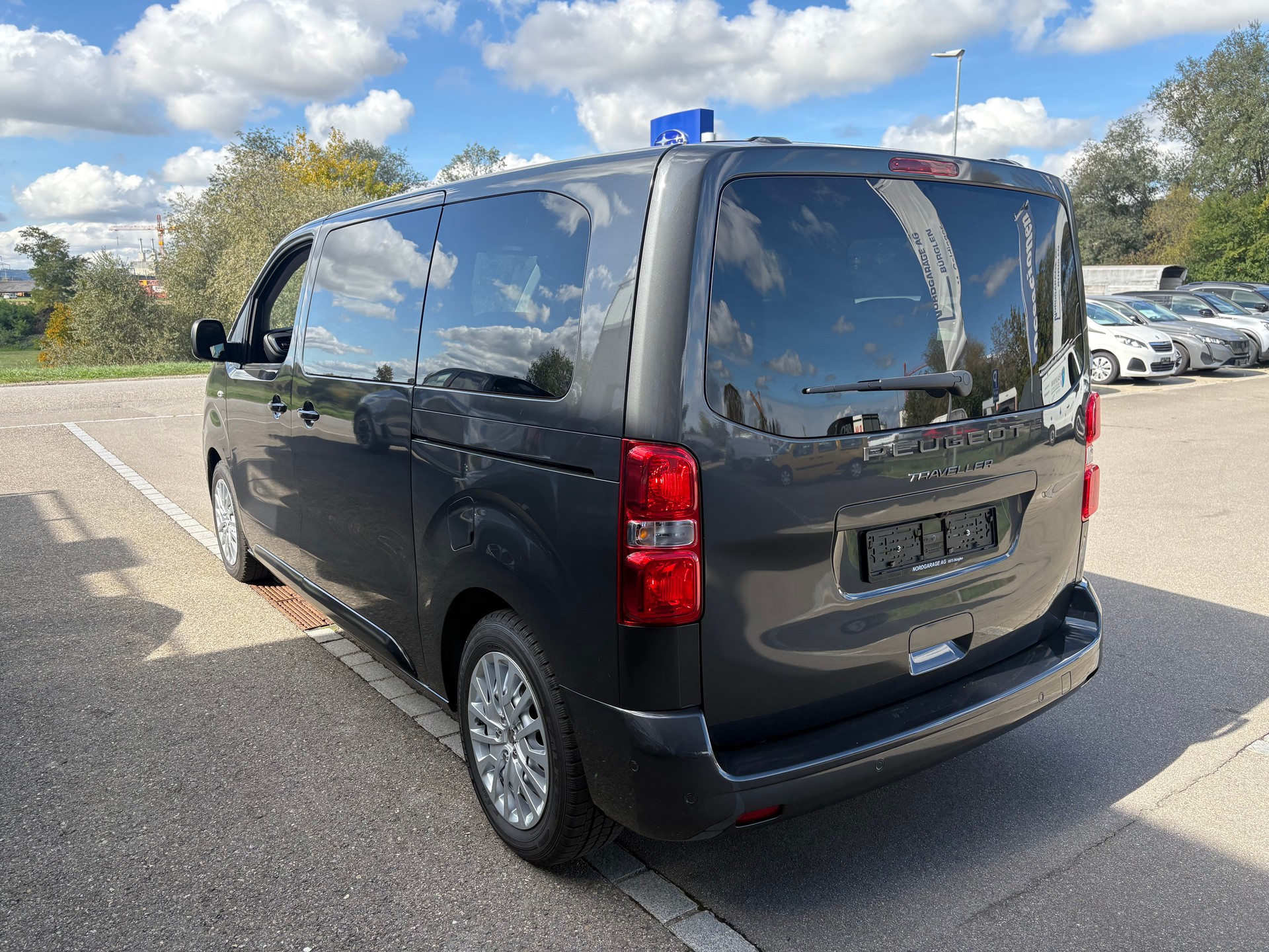 PEUGEOT Traveller Standard 2.0 BlueHDi 180 Business S/S-image-4